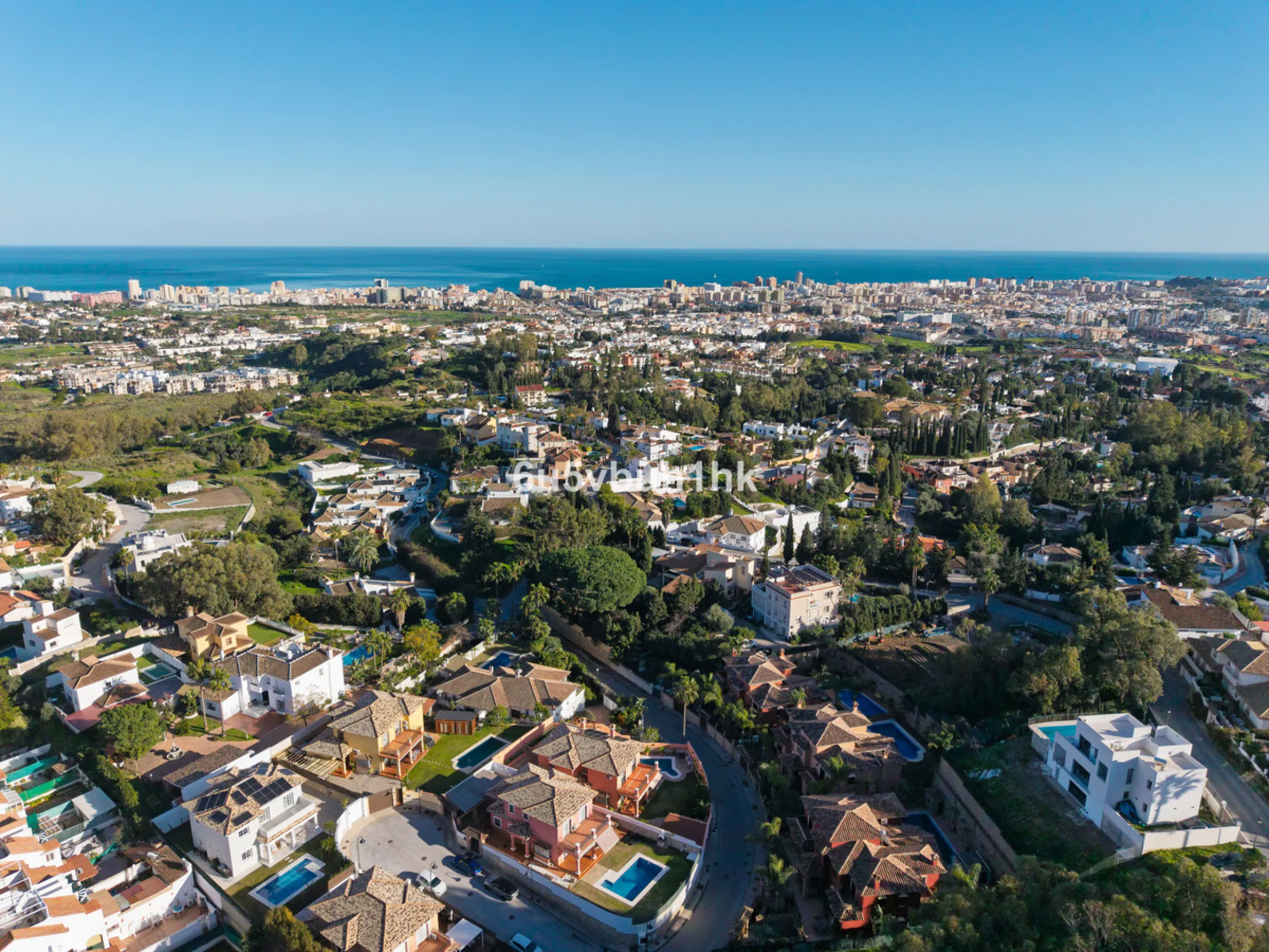 Welcome to a Home where everyday life feels like a holiday. Located on a quiet cul-de-sac in the sought-after area of Campo de Mijas, this property offers privacy, security and a true residential atmosphere – surrounded by permanent neighbours, not short-