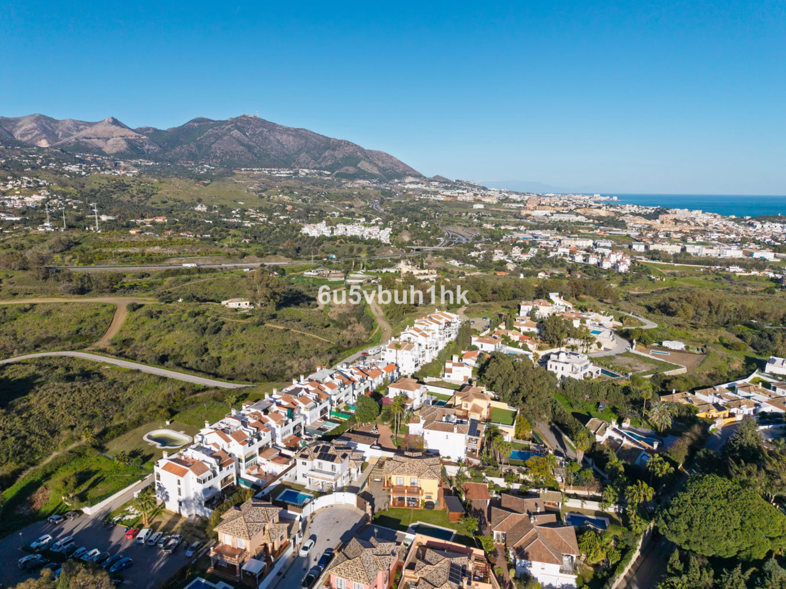 Welcome to a Home where everyday life feels like a holiday. Located on a quiet cul-de-sac in the sought-after area of Campo de Mijas, this property offers privacy, security and a true residential atmosphere – surrounded by permanent neighbours, not short-