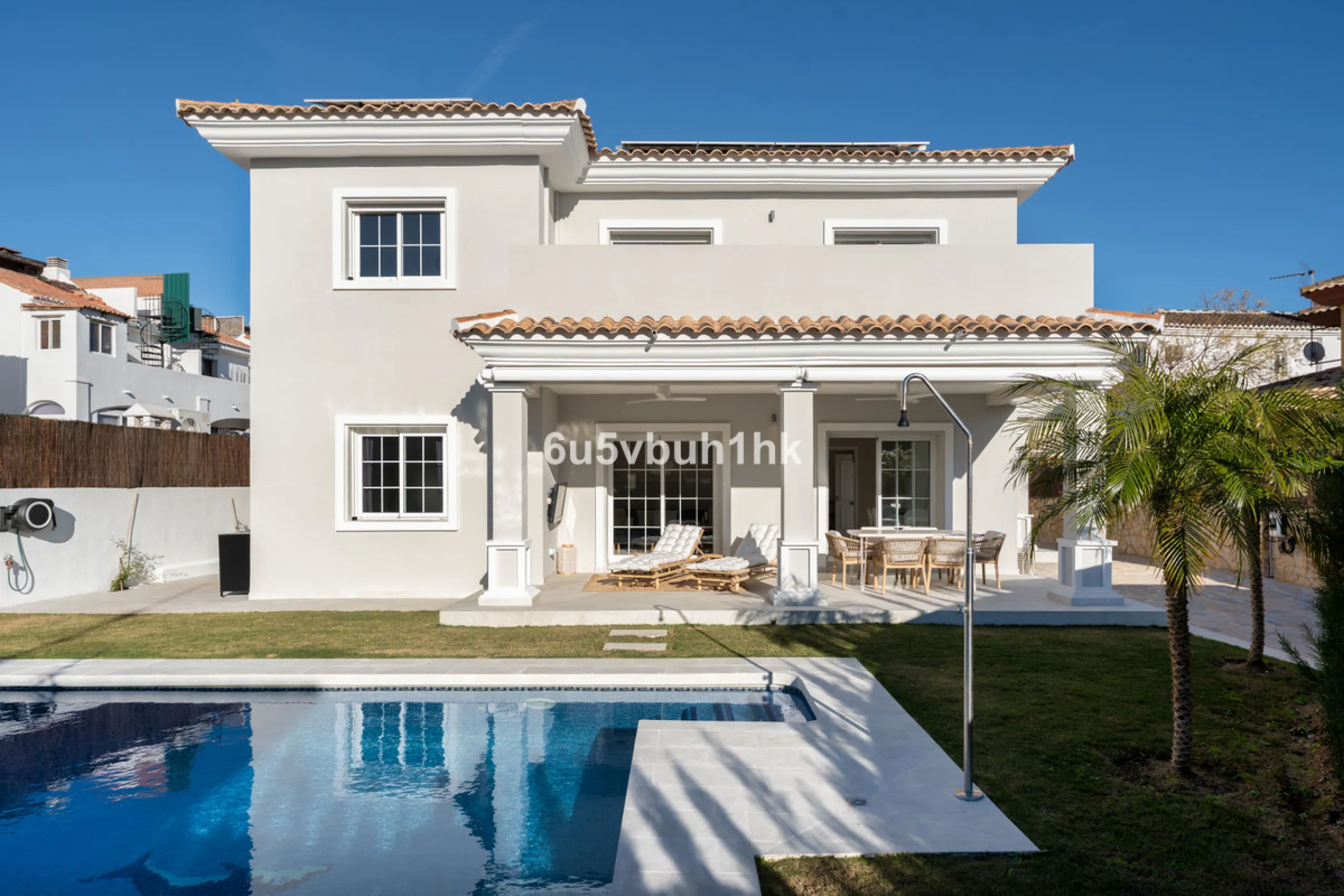 Welcome to a Home where everyday life feels like a holiday. Located on a quiet cul-de-sac in the sought-after area of Campo de Mijas, this property offers privacy, security and a true residential atmosphere – surrounded by permanent neighbours, not short-