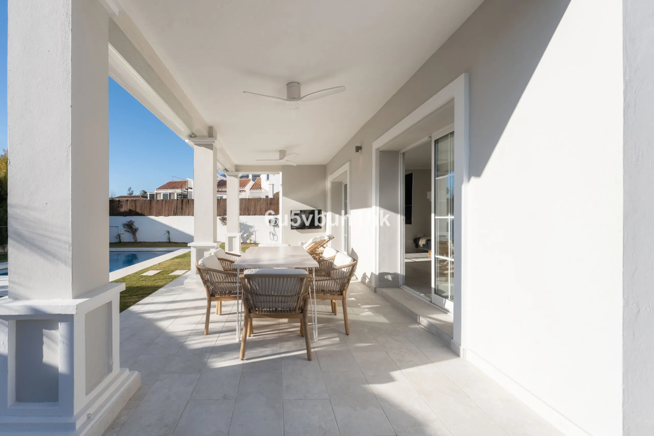 Welcome to a Home where everyday life feels like a holiday. Located on a quiet cul-de-sac in the sought-after area of Campo de Mijas, this property offers privacy, security and a true residential atmosphere – surrounded by permanent neighbours, not short-