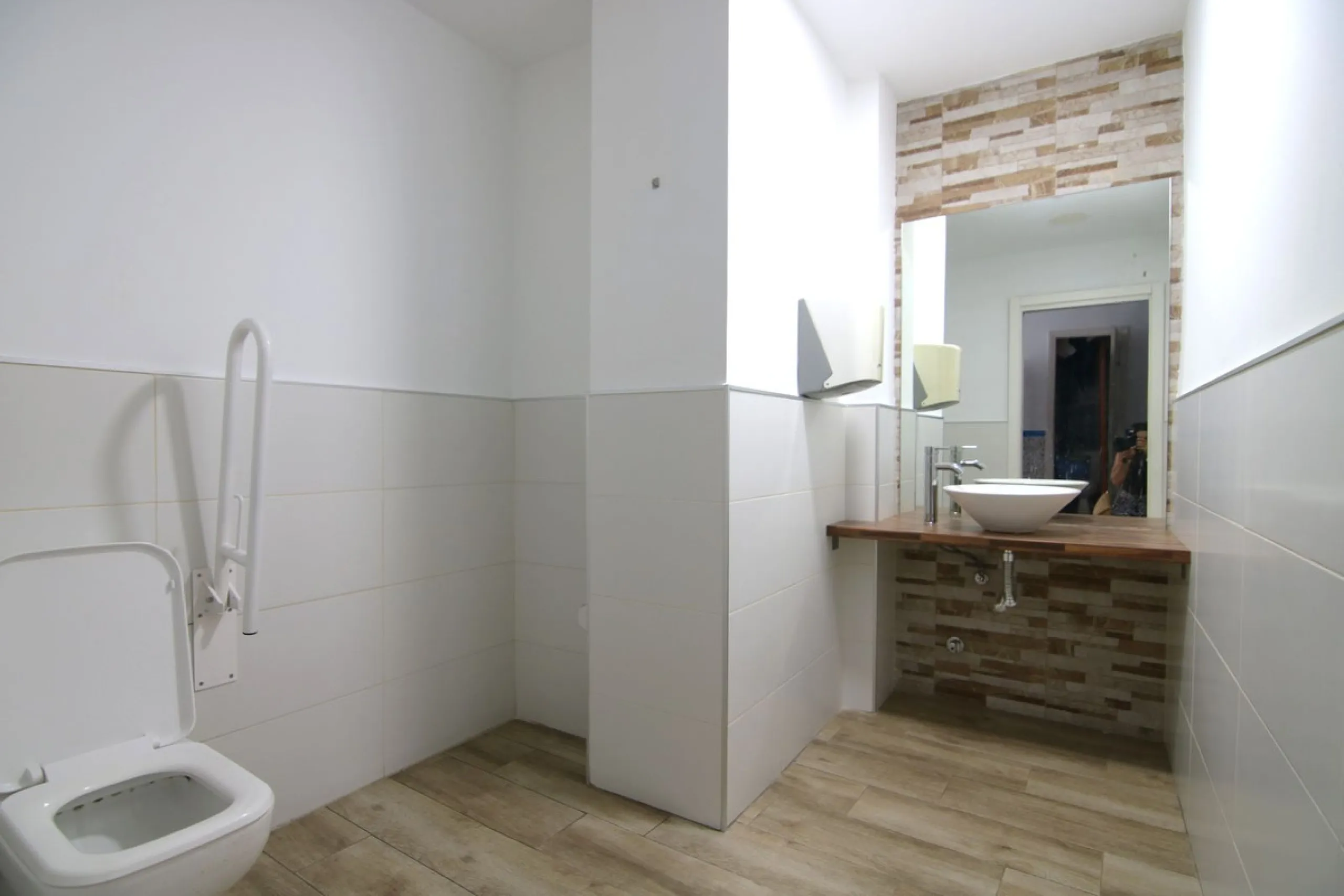 MAGNIFICENT PREMISES WITH ACCESS TO TWO STREETS IN LOS BOLICHES
