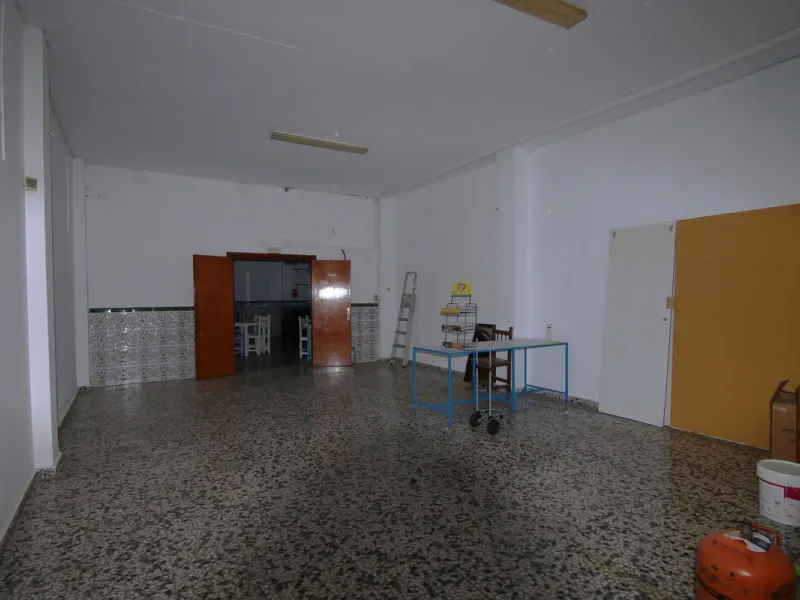 MAGNIFICENT PREMISES WITH ACCESS TO TWO STREETS IN LOS BOLICHES