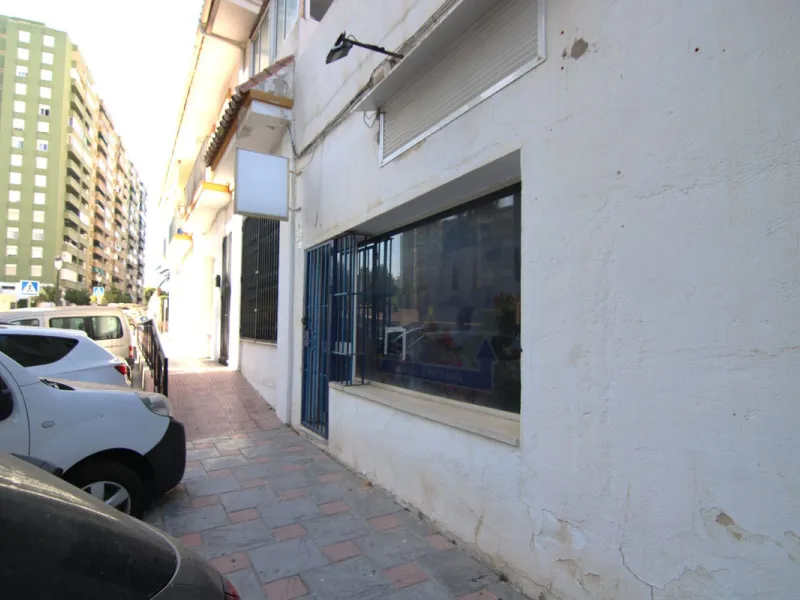 MAGNIFICENT PREMISES WITH ACCESS TO TWO STREETS IN LOS BOLICHES