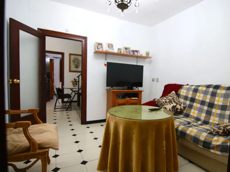 House - Townhouse в продаже в Coín, Málaga. В доме 6 спален и 2 ванных комнат. Площадь дома 128 м²