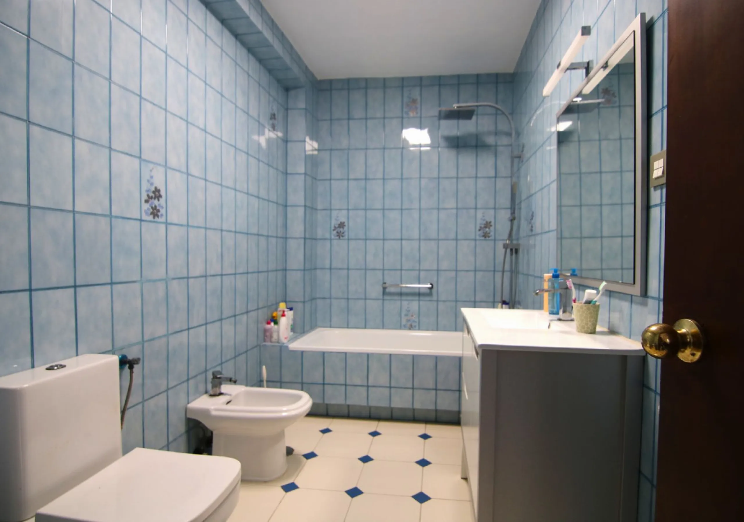 House - Townhouse в продаже в Coín, Málaga. В доме 6 спален и 2 ванных комнат. Площадь дома 128 м²