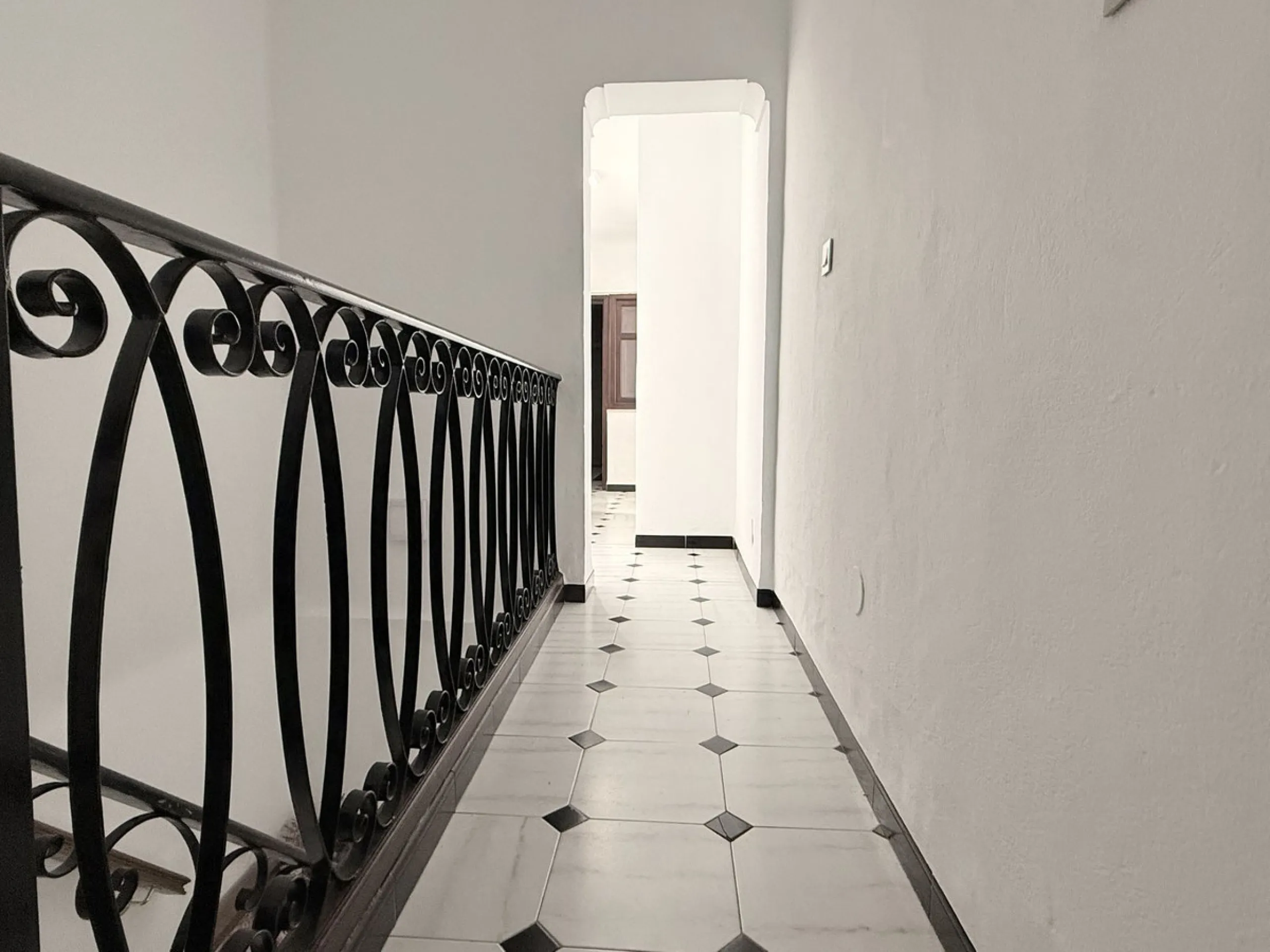 House - Townhouse в продаже в Coín, Málaga. В доме 6 спален и 2 ванных комнат. Площадь дома 128 м²