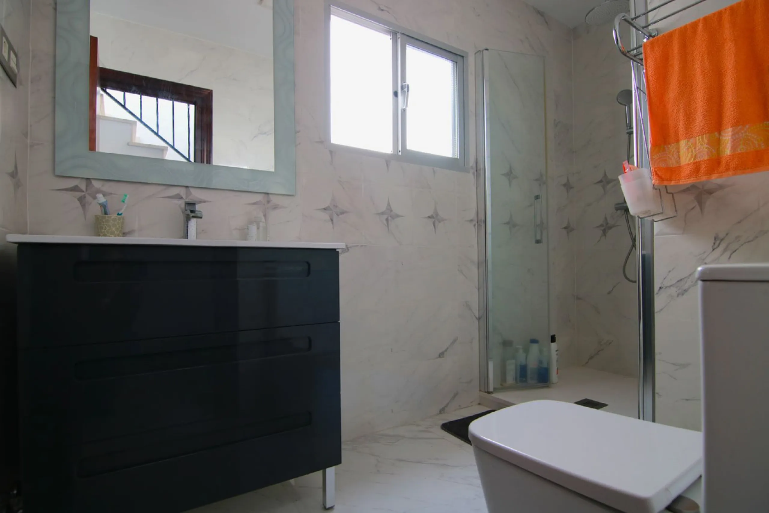 House - Townhouse в продаже в Coín, Málaga. В доме 6 спален и 2 ванных комнат. Площадь дома 128 м²