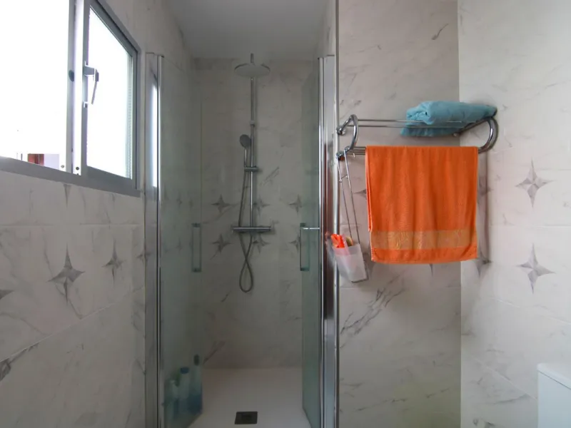 House - Townhouse в продаже в Coín, Málaga. В доме 6 спален и 2 ванных комнат. Площадь дома 128 м²