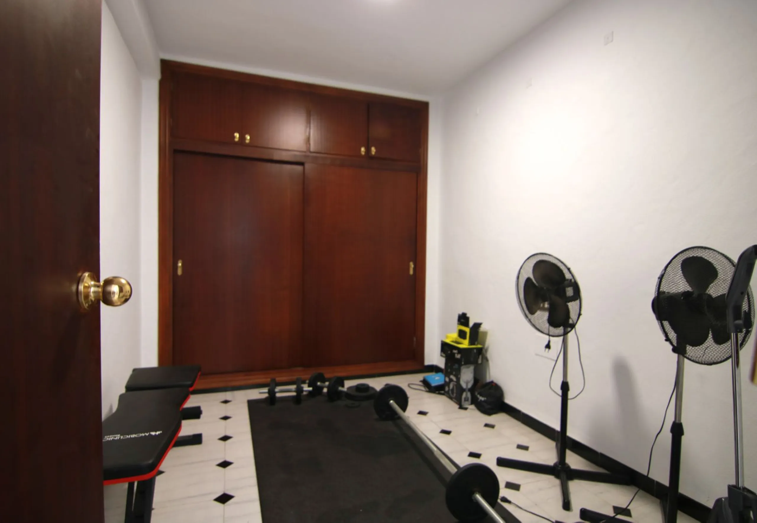 House - Townhouse в продаже в Coín, Málaga. В доме 6 спален и 2 ванных комнат. Площадь дома 128 м²