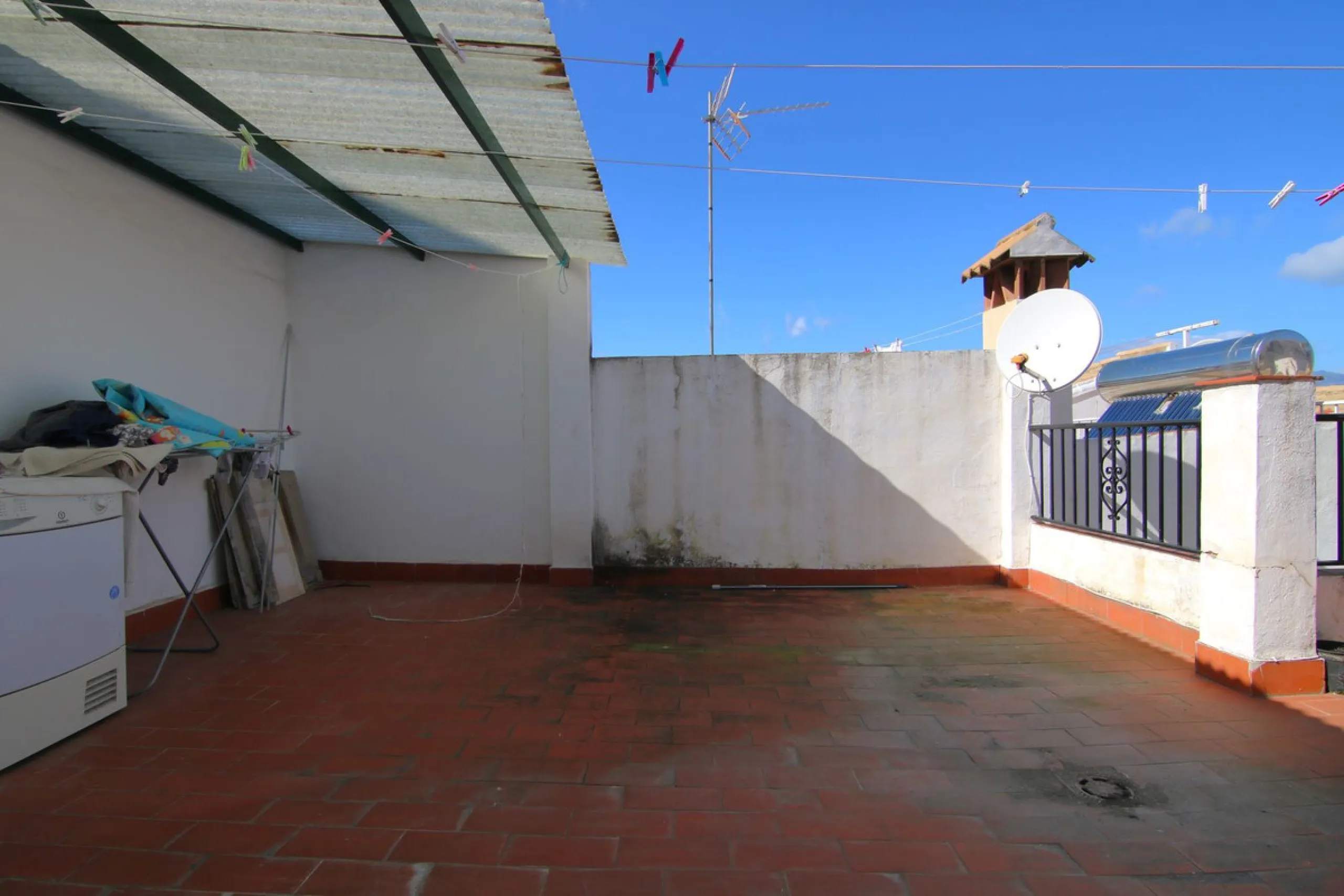 House - Townhouse в продаже в Coín, Málaga. В доме 6 спален и 2 ванных комнат. Площадь дома 128 м²