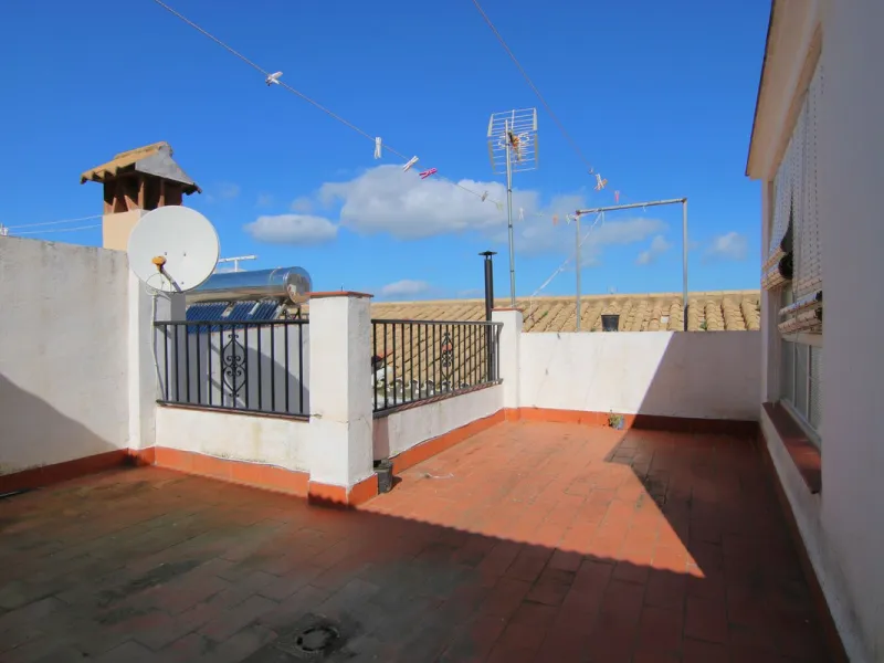 House - Townhouse в продаже в Coín, Málaga. В доме 6 спален и 2 ванных комнат. Площадь дома 128 м²