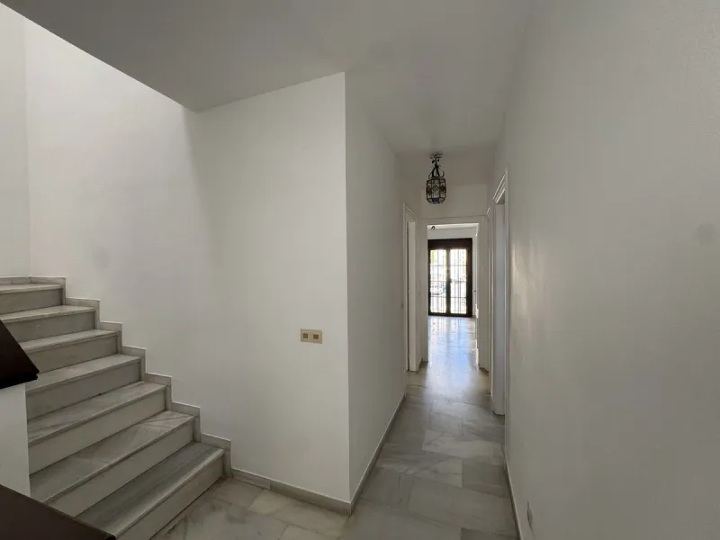Exclusive townhouse in Marbella with sea views and prime location