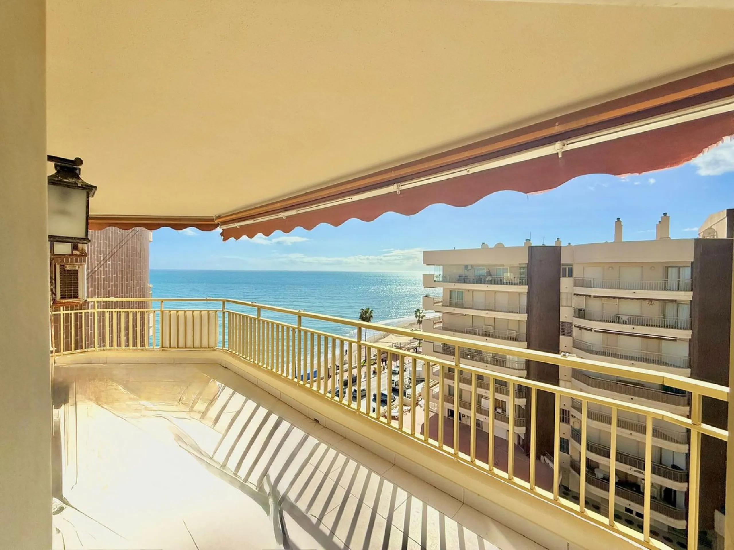Apartment - Top Floor Apartment в продаже в Fuengirola, Málaga. В доме 2 спален и 2 ванных комнат. Площадь дома 83 м²