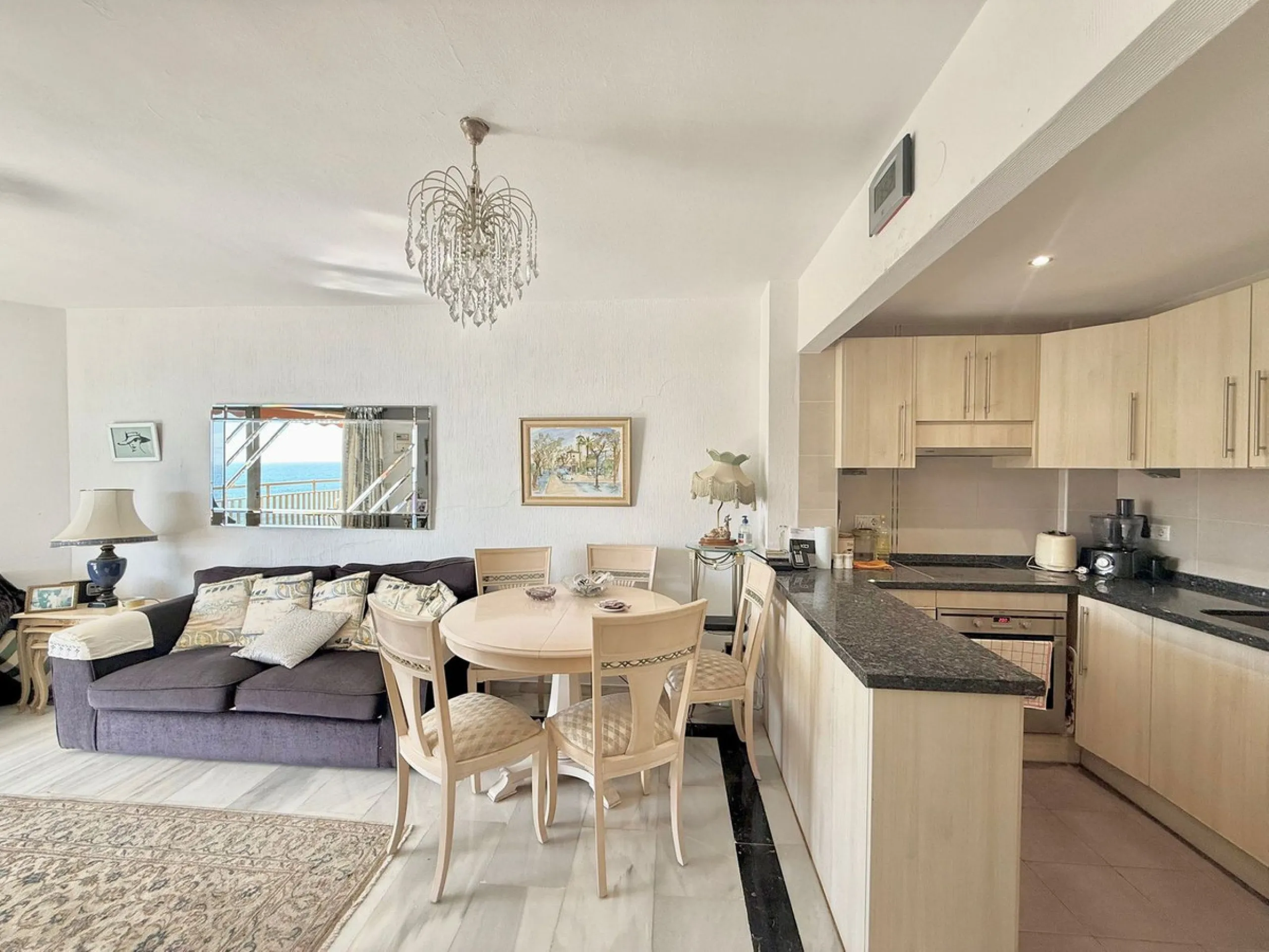 Apartment - Top Floor Apartment в продаже в Fuengirola, Málaga. В доме 2 спален и 2 ванных комнат. Площадь дома 83 м²