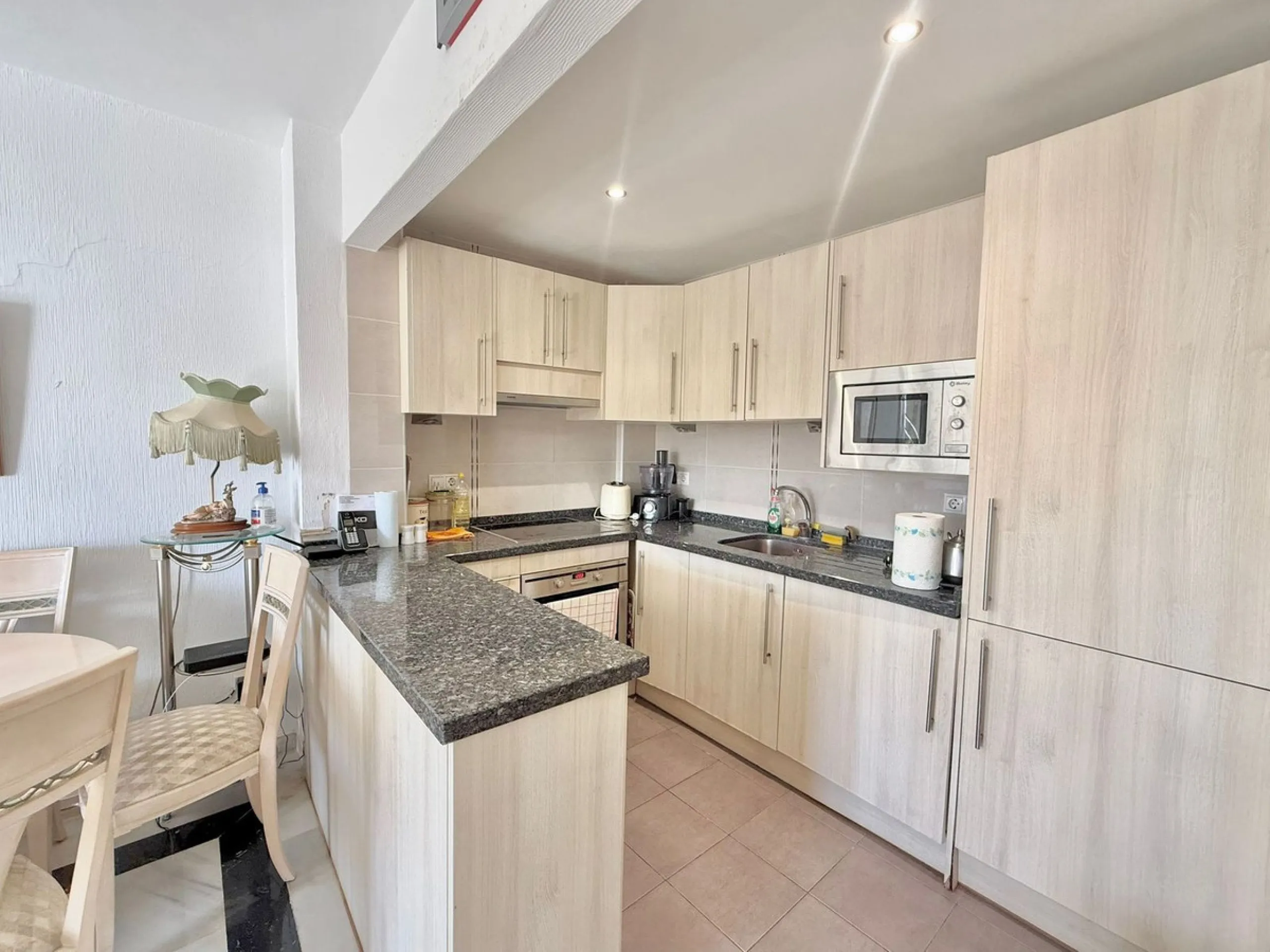 Apartment - Top Floor Apartment в продаже в Fuengirola, Málaga. В доме 2 спален и 2 ванных комнат. Площадь дома 83 м²