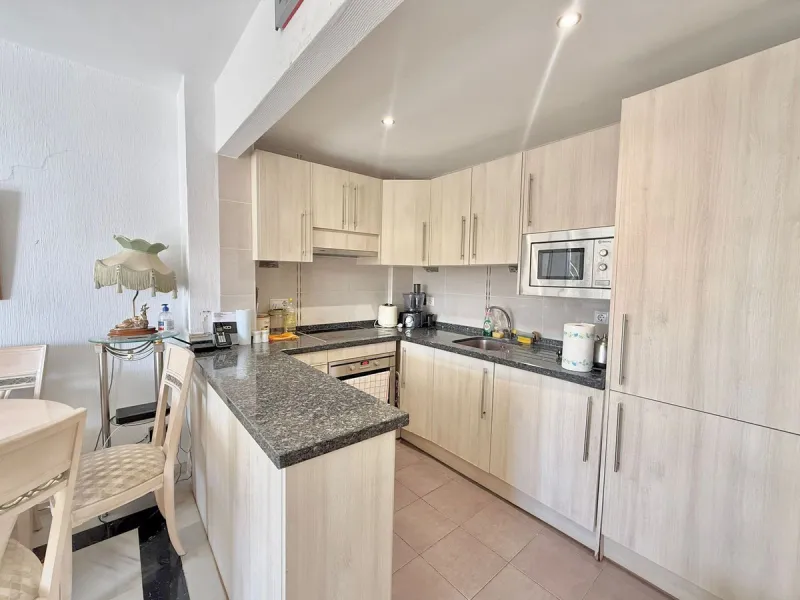 Apartment - Top Floor Apartment в продаже в Fuengirola, Málaga. В доме 2 спален и 2 ванных комнат. Площадь дома 83 м²