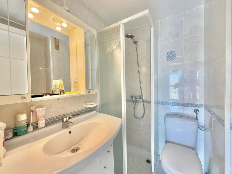 Apartment - Top Floor Apartment в продаже в Fuengirola, Málaga. В доме 2 спален и 2 ванных комнат. Площадь дома 83 м²