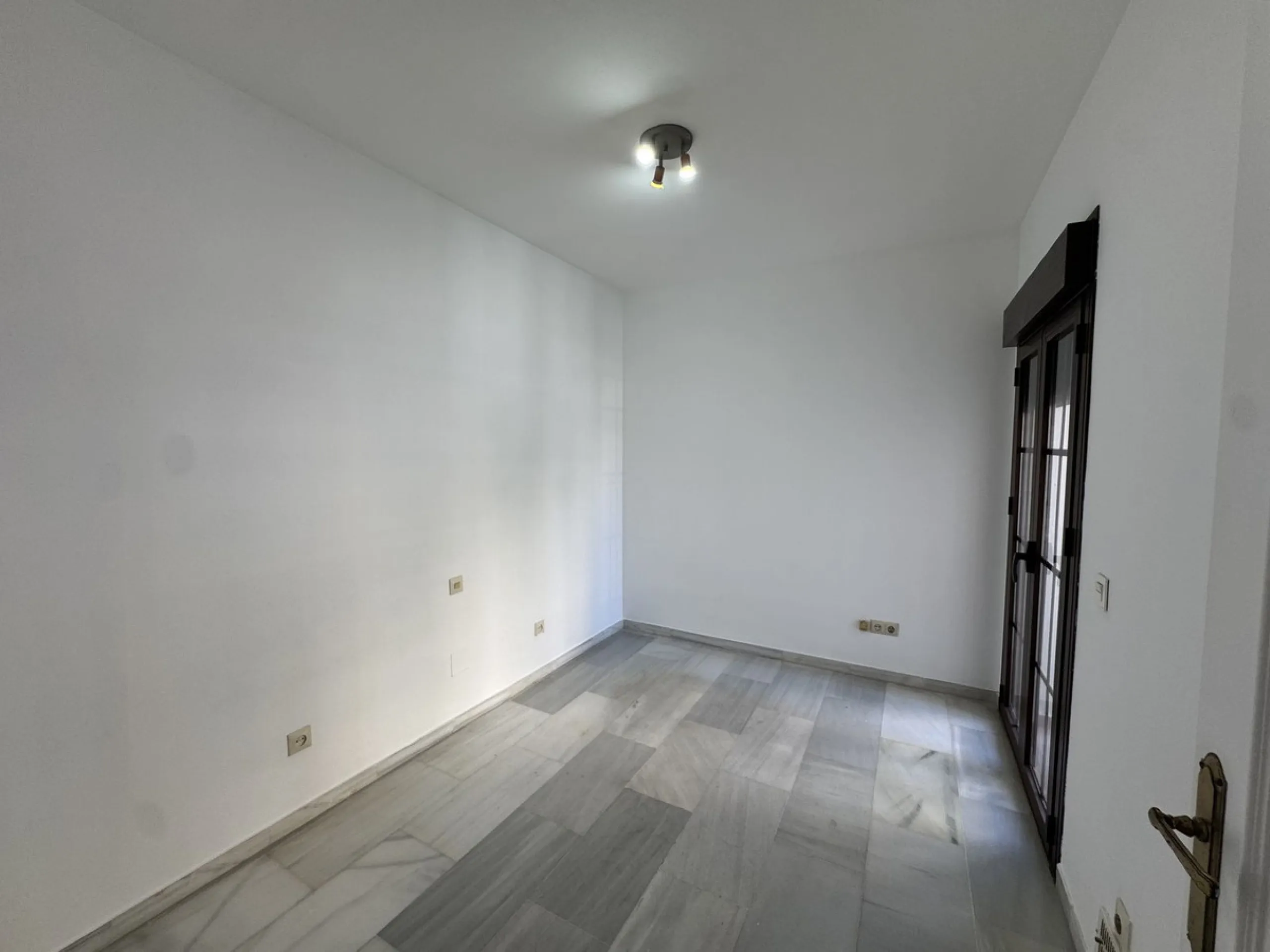 Exclusive townhouse in Marbella with sea views and prime location