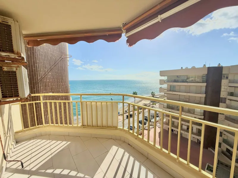Apartment - Top Floor Apartment в продаже в Fuengirola, Málaga. В доме 2 спален и 2 ванных комнат. Площадь дома 83 м²