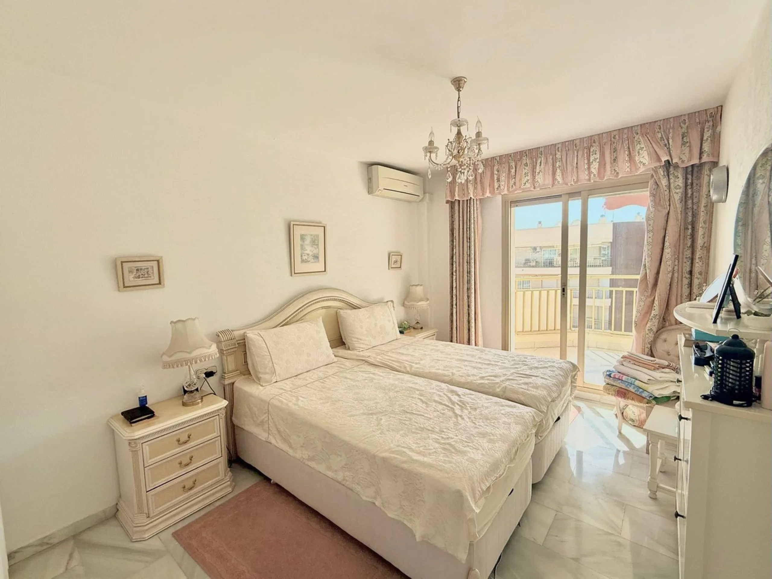 Apartment - Top Floor Apartment в продаже в Fuengirola, Málaga. В доме 2 спален и 2 ванных комнат. Площадь дома 83 м²
