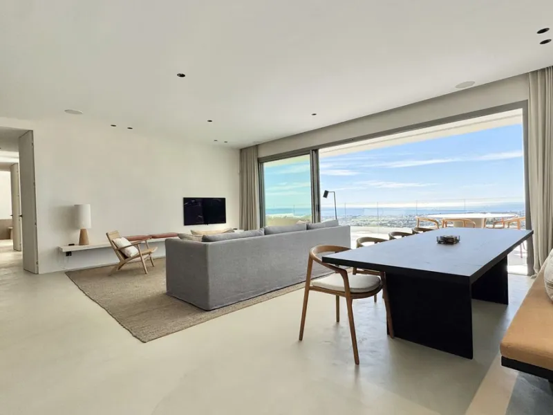 Luxury South-Facing Corner Apartment with Panoramic Sea & Golf Views in Byu Hills, La Quinta, Benahavís.