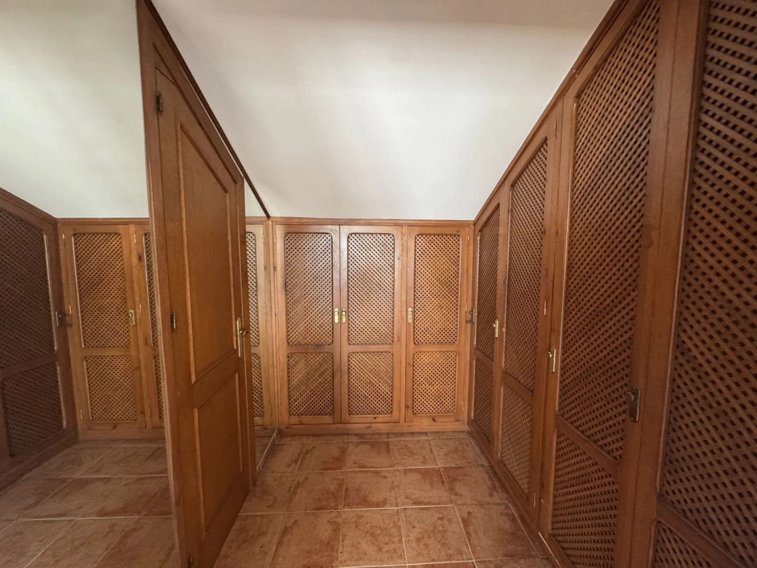 Exclusive townhouse in Marbella with sea views and prime location