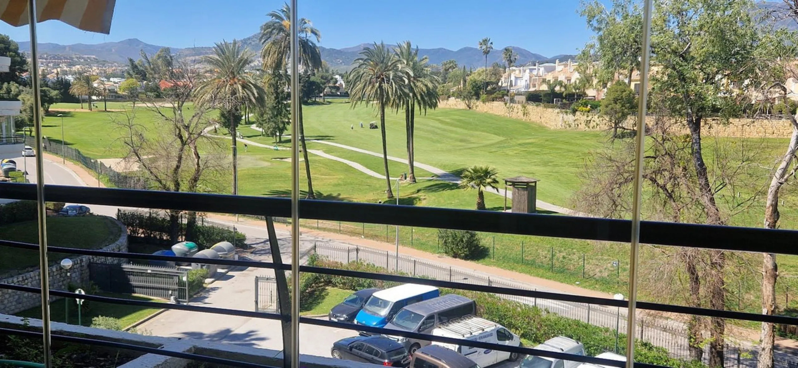 Bright apartment with golf course, garden, and pool views in a gated community!