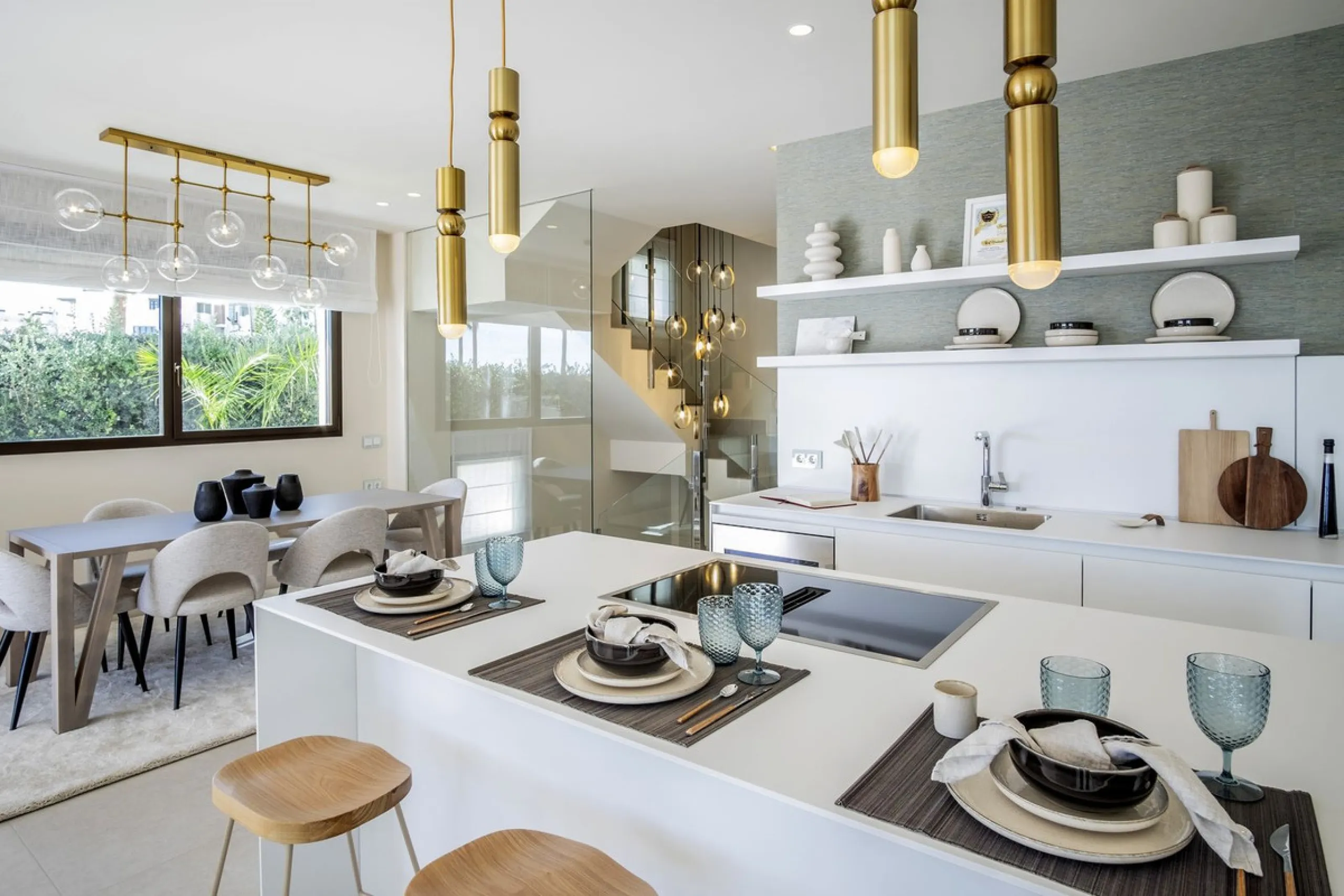 This modern, top-quality villa is located in Velaya Gardens, a prestigious frontline beach development on the New Golden Mile, just a short distance from Estepona town center via the new Paseo.