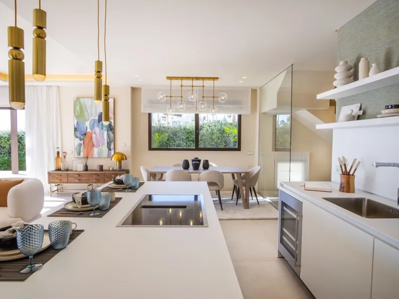 This modern, top-quality villa is located in Velaya Gardens, a prestigious frontline beach development on the New Golden Mile, just a short distance from Estepona town center via the new Paseo.