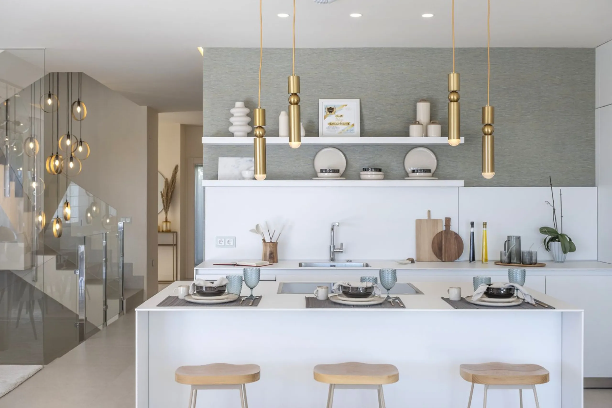 This modern, top-quality villa is located in Velaya Gardens, a prestigious frontline beach development on the New Golden Mile, just a short distance from Estepona town center via the new Paseo.