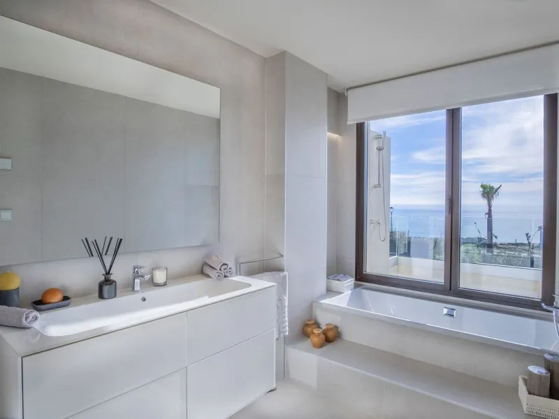 This modern, top-quality villa is located in Velaya Gardens, a prestigious frontline beach development on the New Golden Mile, just a short distance from Estepona town center via the new Paseo.