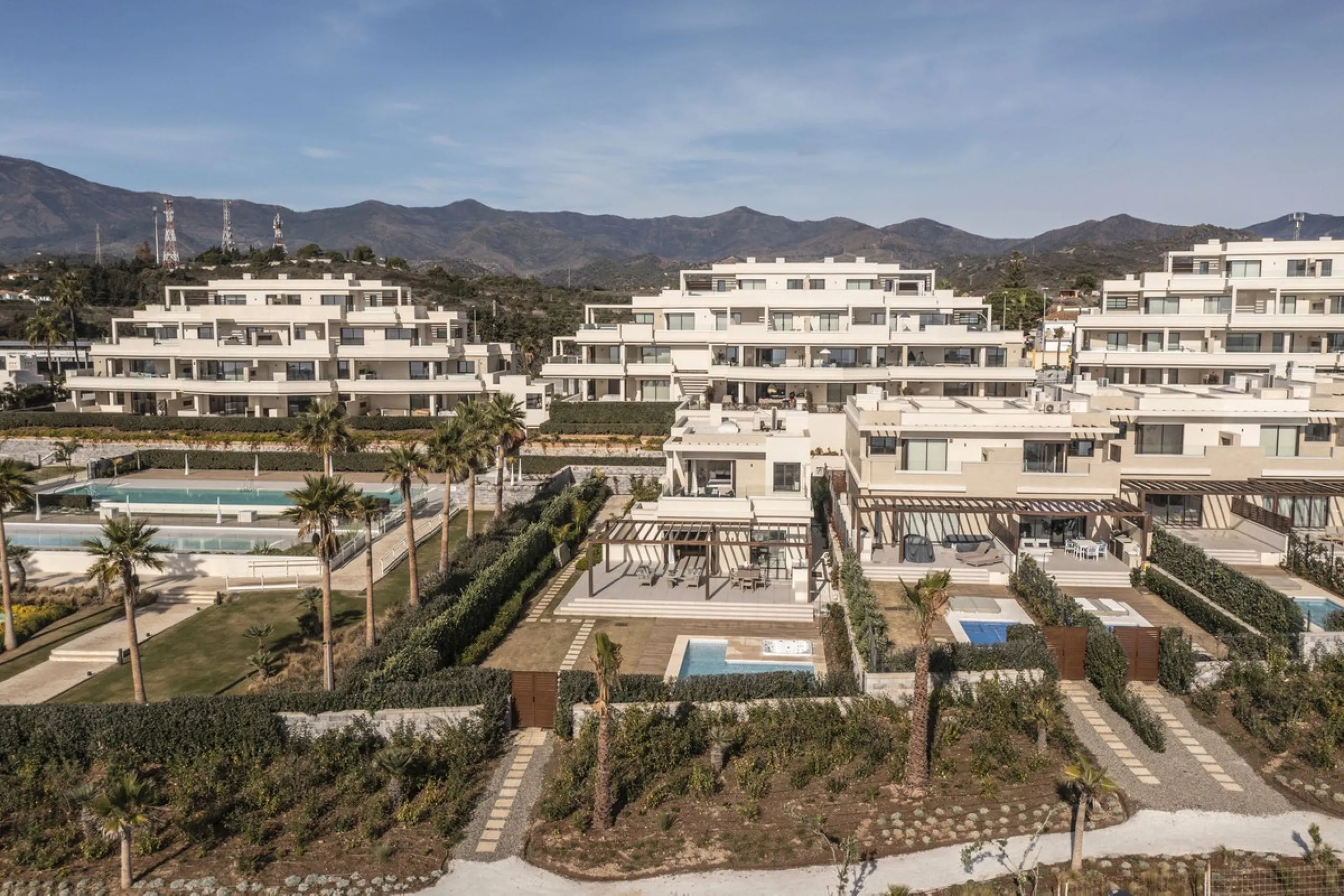 This modern, top-quality villa is located in Velaya Gardens, a prestigious frontline beach development on the New Golden Mile, just a short distance from Estepona town center via the new Paseo.