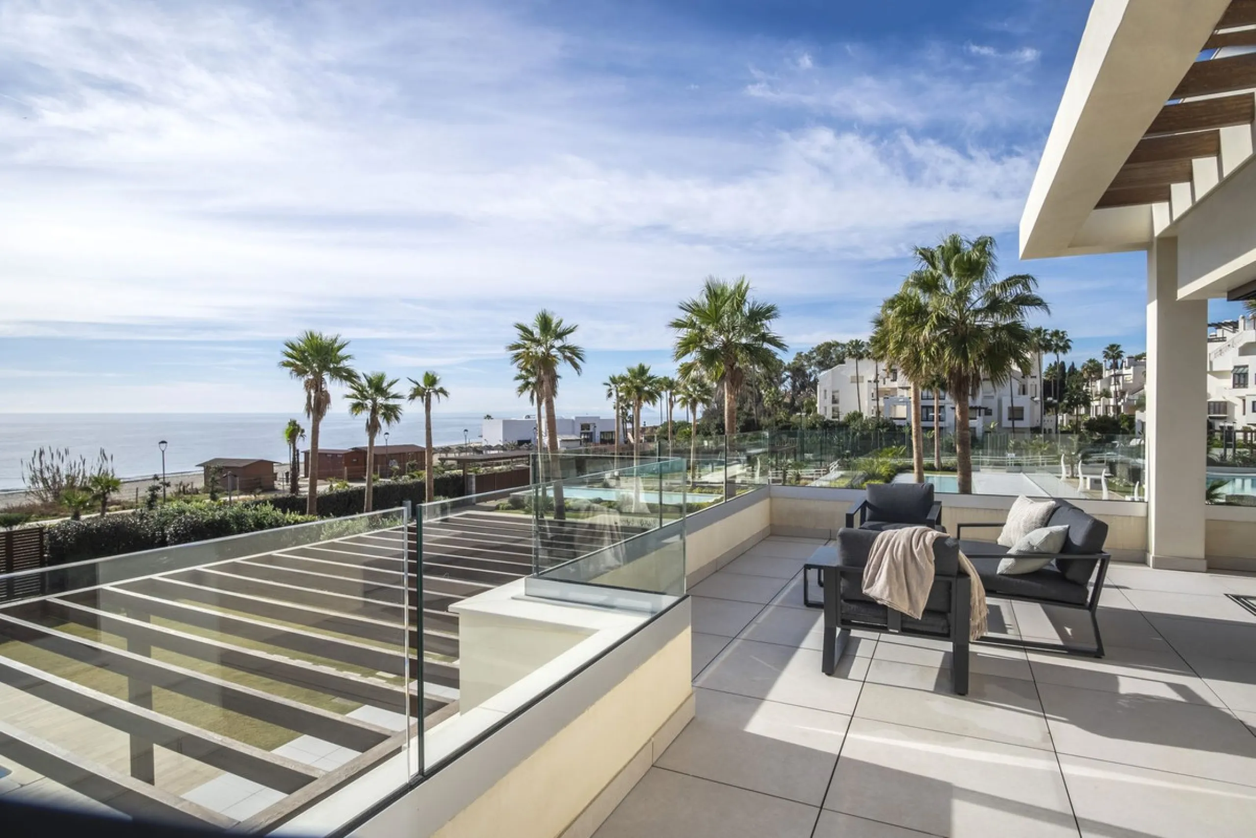 This modern, top-quality villa is located in Velaya Gardens, a prestigious frontline beach development on the New Golden Mile, just a short distance from Estepona town center via the new Paseo.