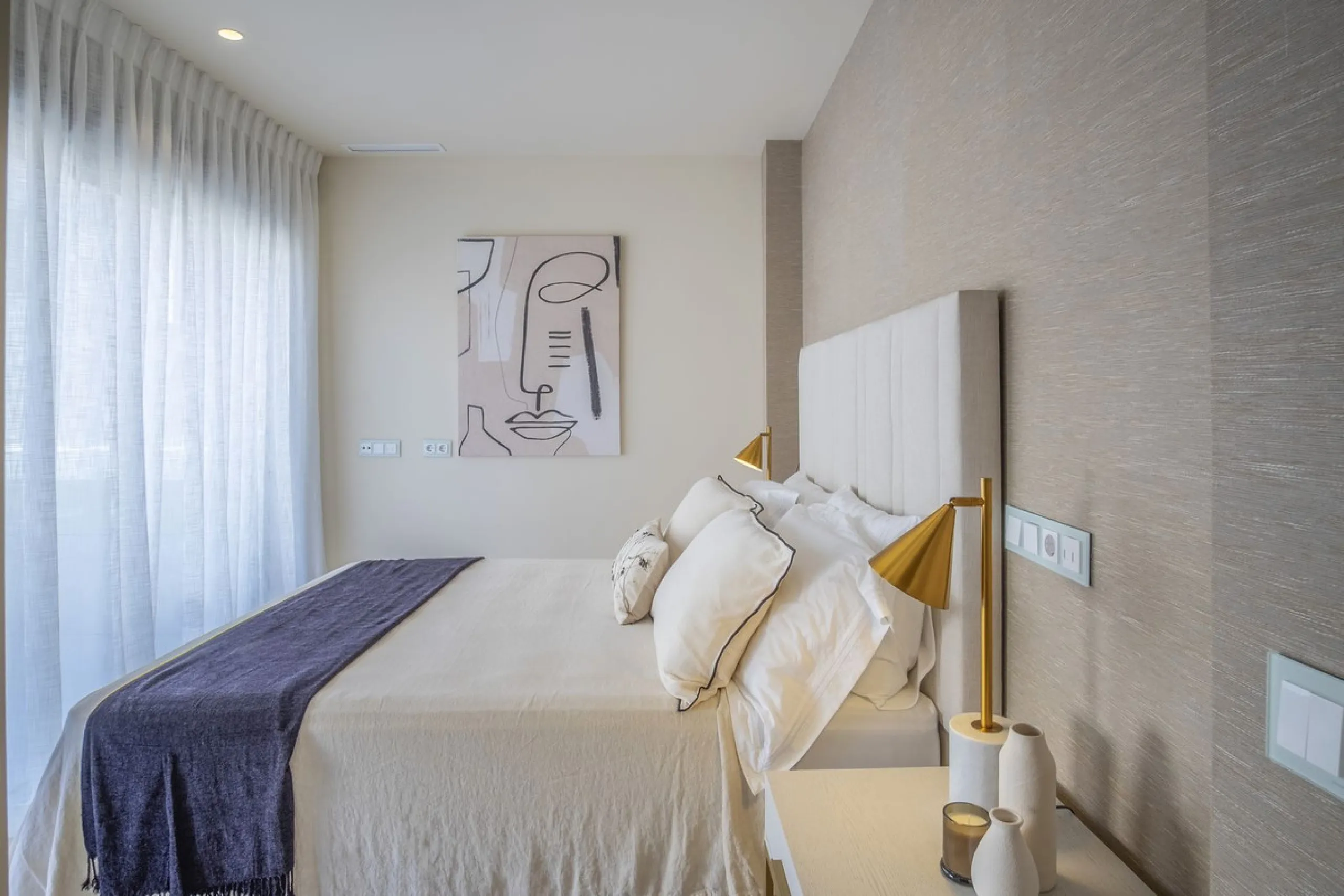 This modern, top-quality villa is located in Velaya Gardens, a prestigious frontline beach development on the New Golden Mile, just a short distance from Estepona town center via the new Paseo.