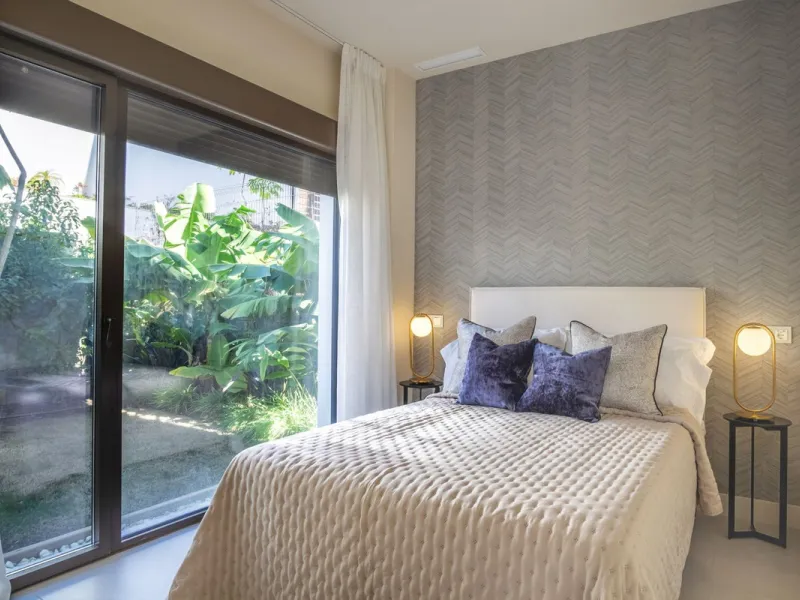 This modern, top-quality villa is located in Velaya Gardens, a prestigious frontline beach development on the New Golden Mile, just a short distance from Estepona town center via the new Paseo.