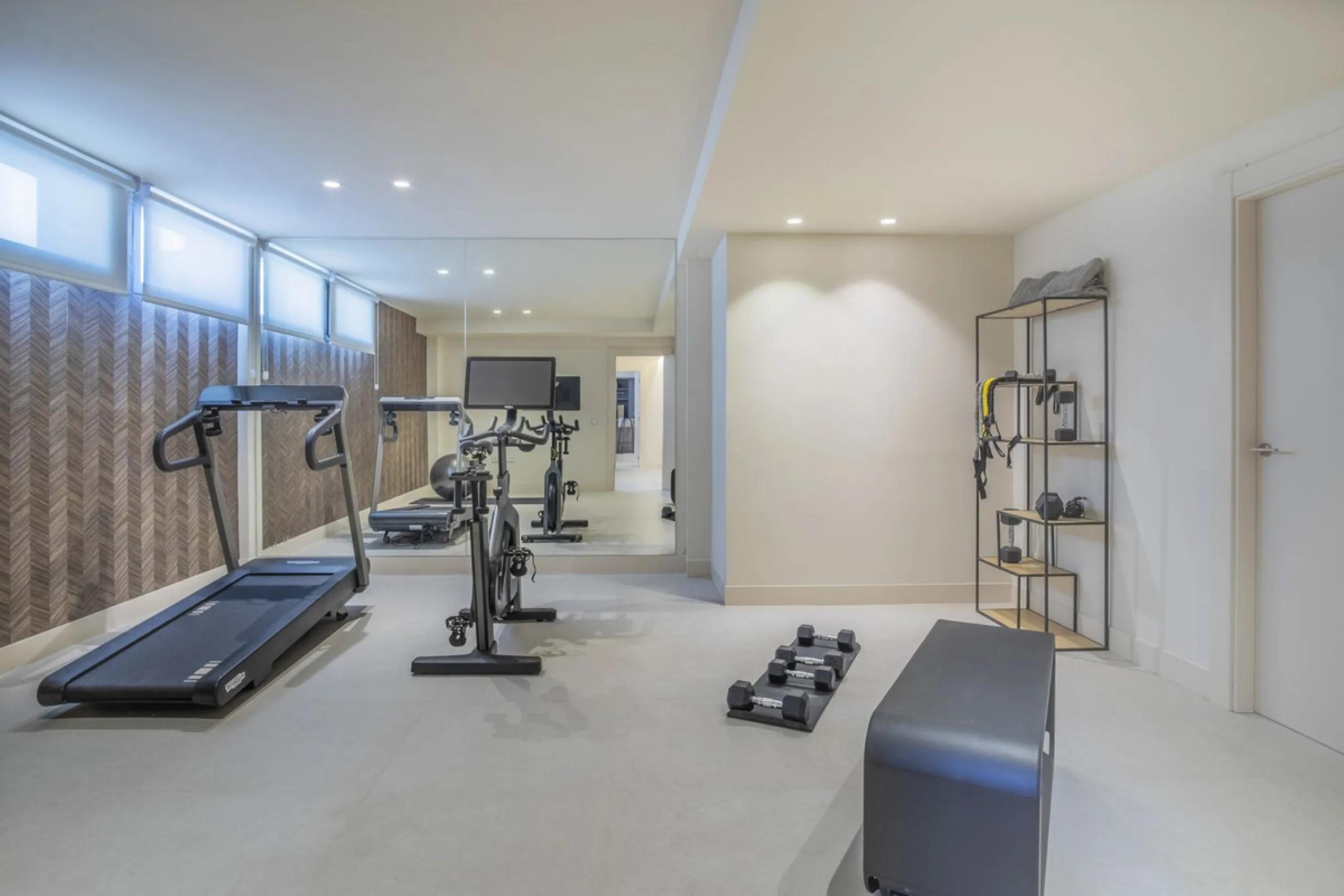 This modern, top-quality villa is located in Velaya Gardens, a prestigious frontline beach development on the New Golden Mile, just a short distance from Estepona town center via the new Paseo.