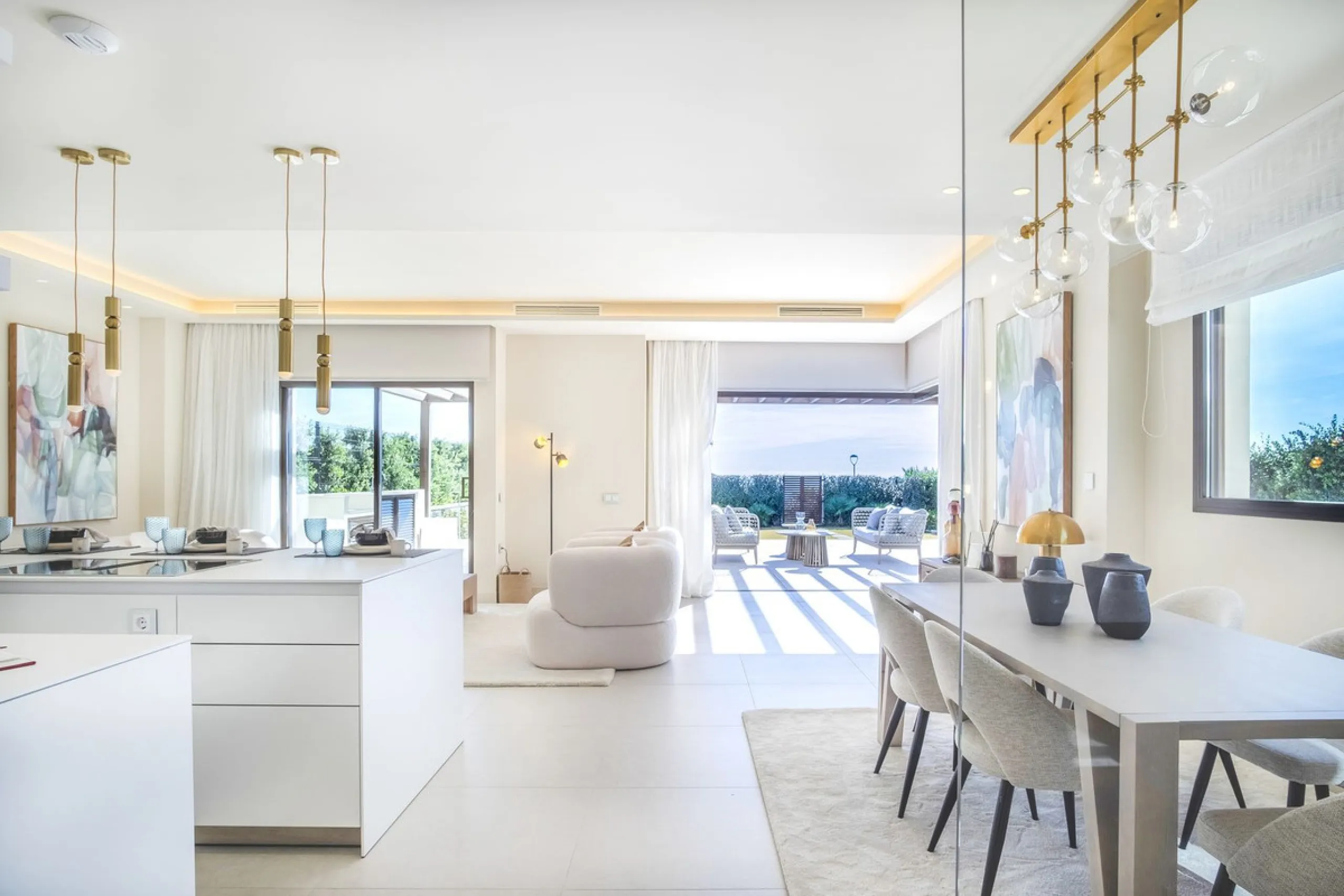 This modern, top-quality villa is located in Velaya Gardens, a prestigious frontline beach development on the New Golden Mile, just a short distance from Estepona town center via the new Paseo.