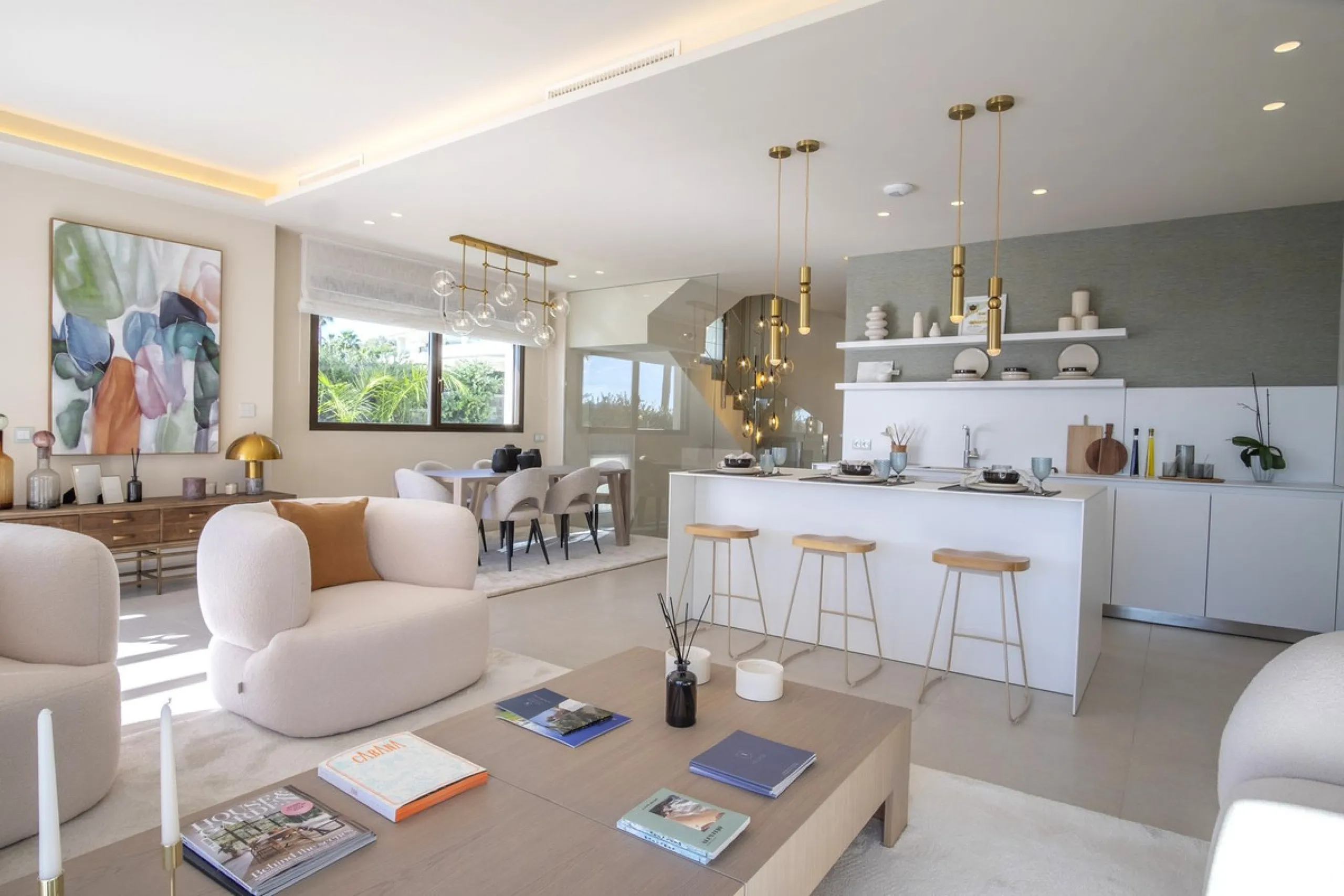 This modern, top-quality villa is located in Velaya Gardens, a prestigious frontline beach development on the New Golden Mile, just a short distance from Estepona town center via the new Paseo.