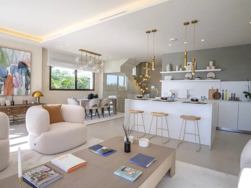 This modern, top-quality villa is located in Velaya Gardens, a prestigious frontline beach development on the New Golden Mile, just a short distance from Estepona town center via the new Paseo.