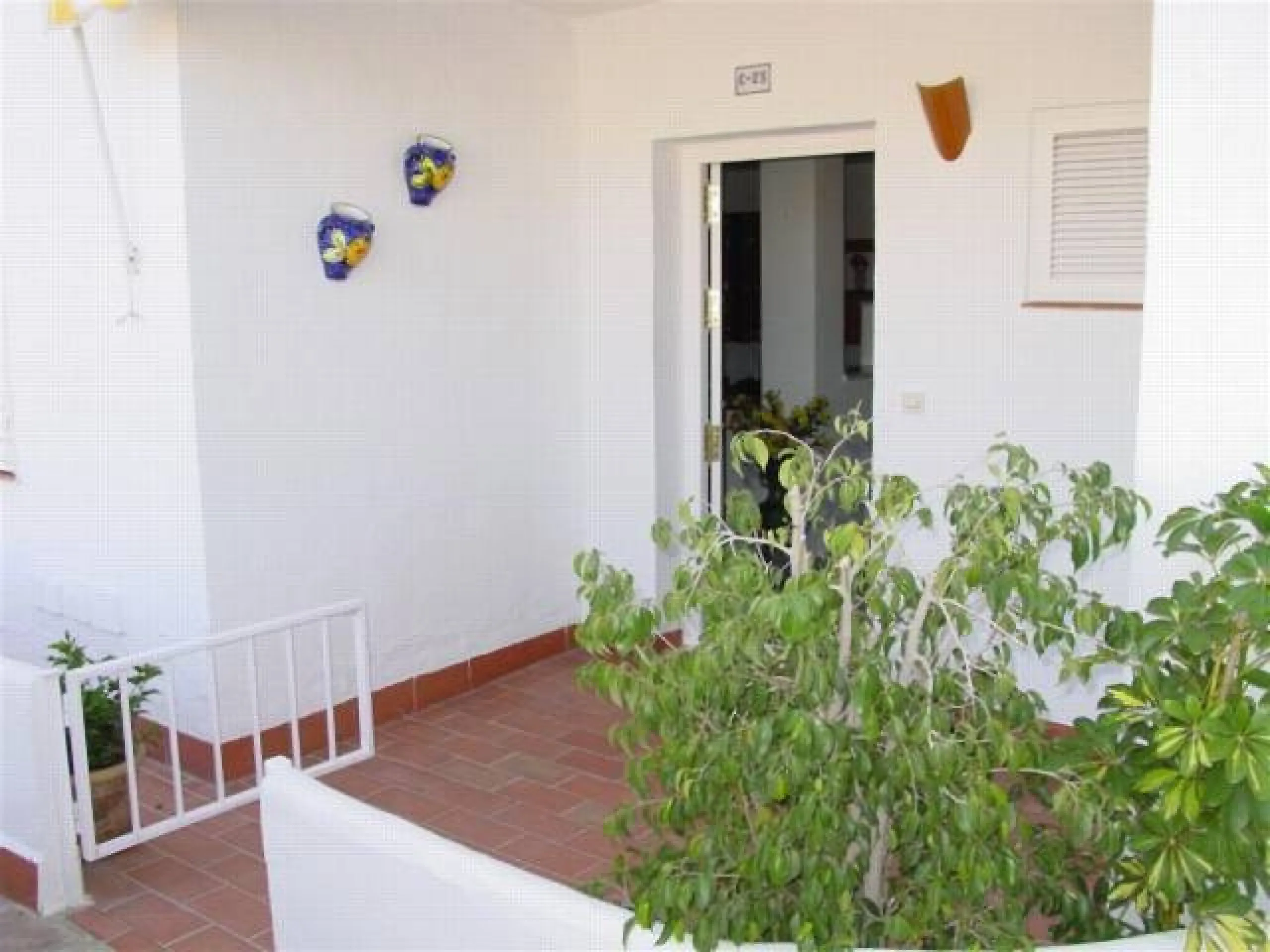 Discover the duplex of your dreams in Torreblanca! This charming 122 m² home offers you a cozy and modern space, ready to move into. With two spacious bedrooms and two bathrooms, you will find the comfort you have always wanted. The illuminated terrace, f