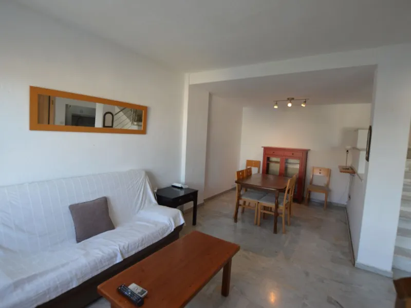 Discover the duplex of your dreams in Torreblanca! This charming 122 m² home offers you a cozy and modern space, ready to move into. With two spacious bedrooms and two bathrooms, you will find the comfort you have always wanted. The illuminated terrace, f