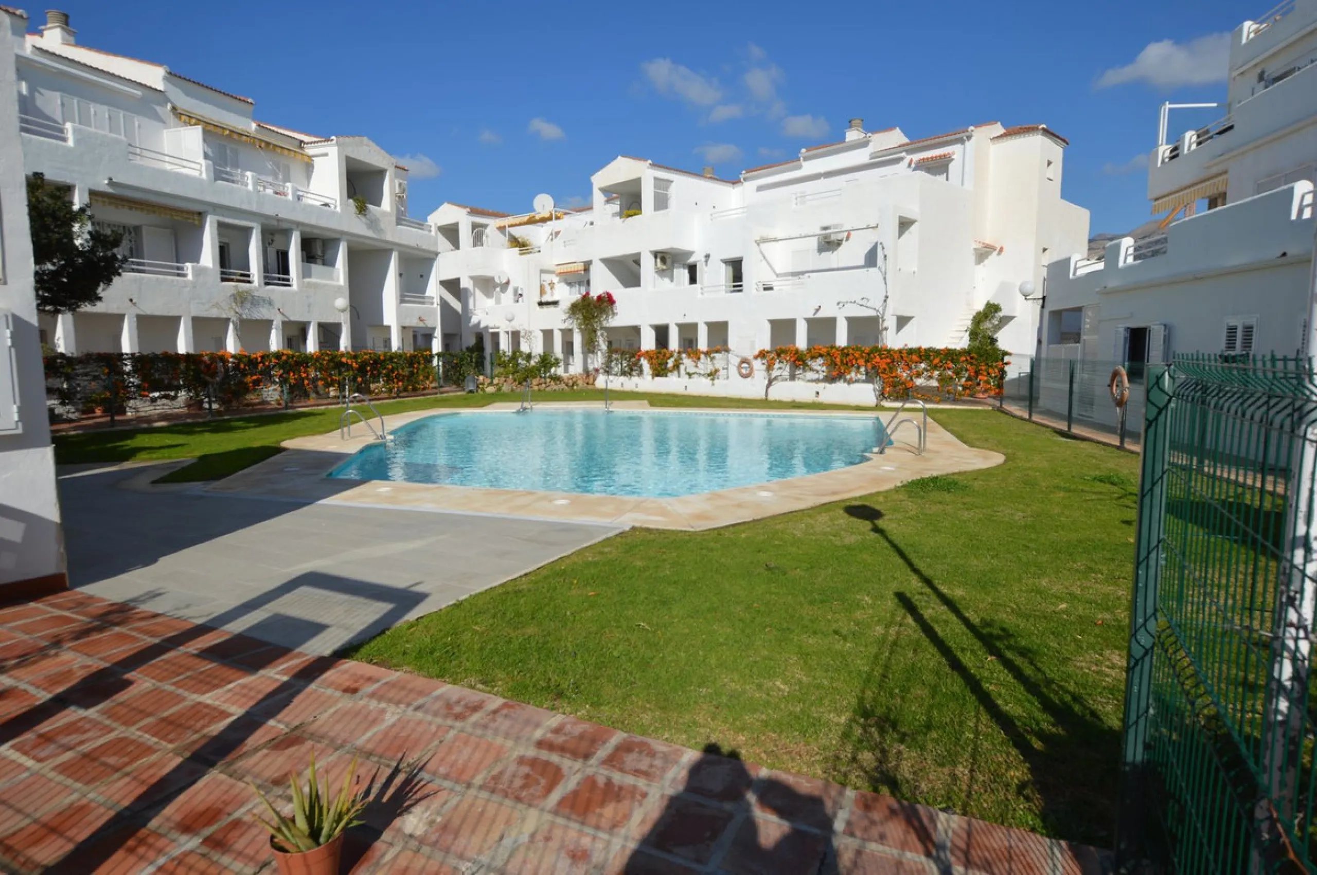 Discover the duplex of your dreams in Torreblanca! This charming 122 m² home offers you a cozy and modern space, ready to move into. With two spacious bedrooms and two bathrooms, you will find the comfort you have always wanted. The illuminated terrace, f