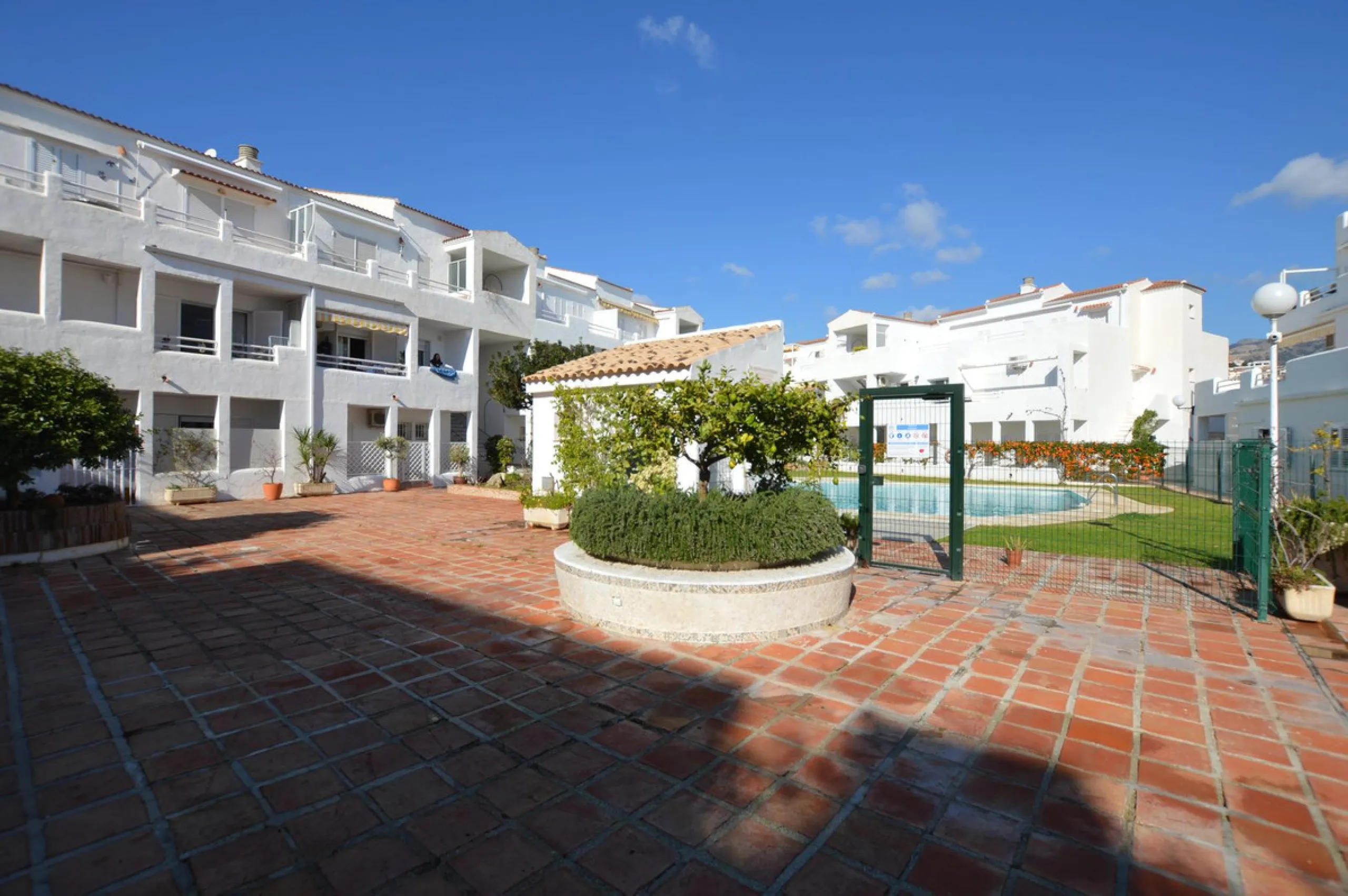 Discover the duplex of your dreams in Torreblanca! This charming 122 m² home offers you a cozy and modern space, ready to move into. With two spacious bedrooms and two bathrooms, you will find the comfort you have always wanted. The illuminated terrace, f