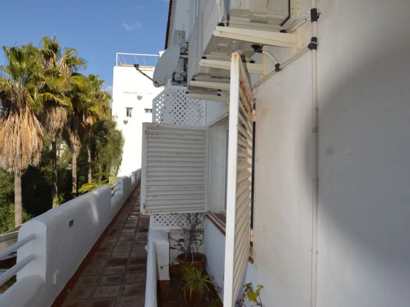 Discover the duplex of your dreams in Torreblanca! This charming 122 m² home offers you a cozy and modern space, ready to move into. With two spacious bedrooms and two bathrooms, you will find the comfort you have always wanted. The illuminated terrace, f