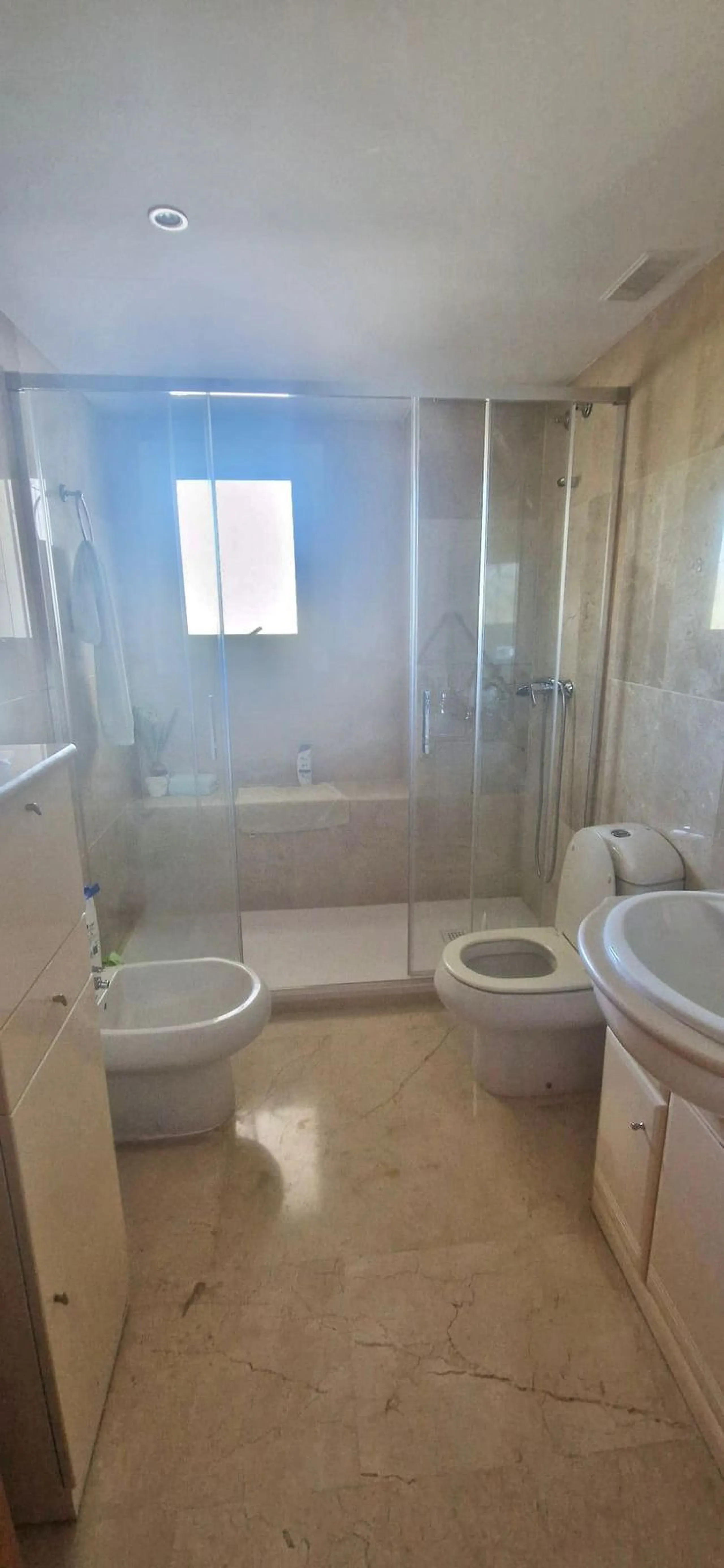 Bright apartment with golf course, garden, and pool views in a gated community!