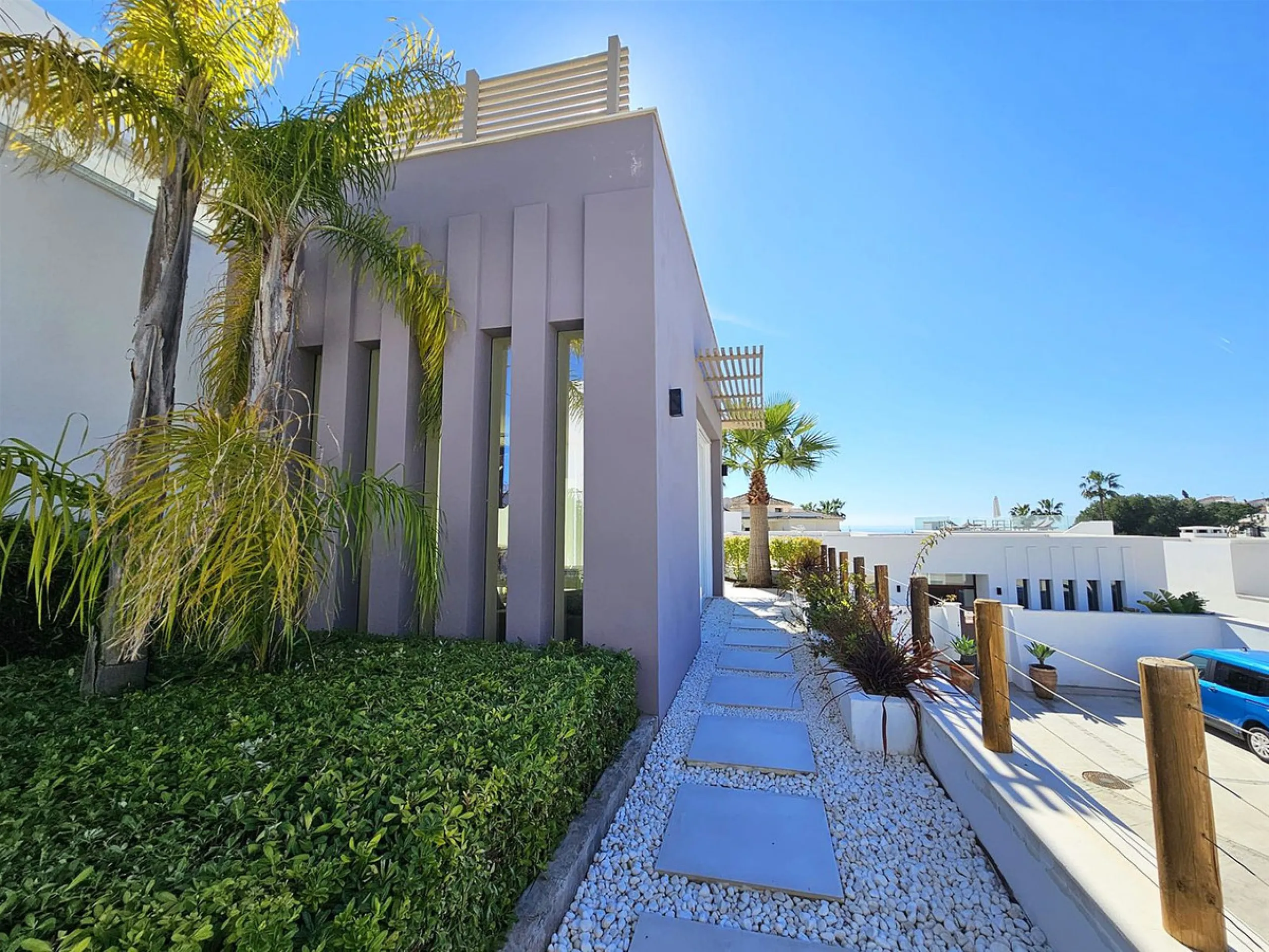 Completed in 2021, this beautifully presented 5 bedroom, 5.5 bathroom contemporary villa sits within a secure gated community in lower Riviera del Sol, just 1.2 km (15 minutes walk) from the beach, shops, and restaurants of Riviera and neighbouring Calaho