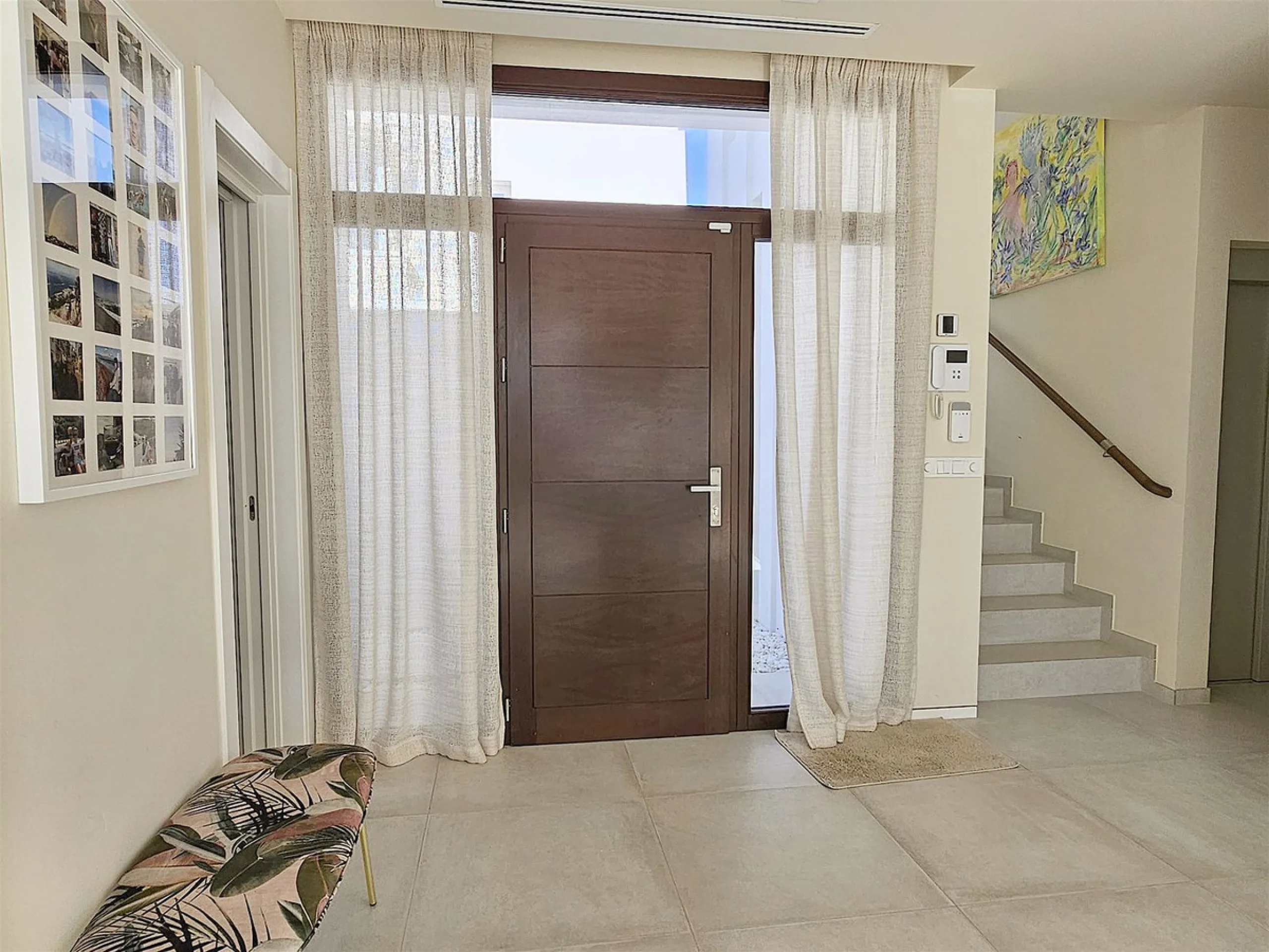 Completed in 2021, this beautifully presented 5 bedroom, 5.5 bathroom contemporary villa sits within a secure gated community in lower Riviera del Sol, just 1.2 km (15 minutes walk) from the beach, shops, and restaurants of Riviera and neighbouring Calaho