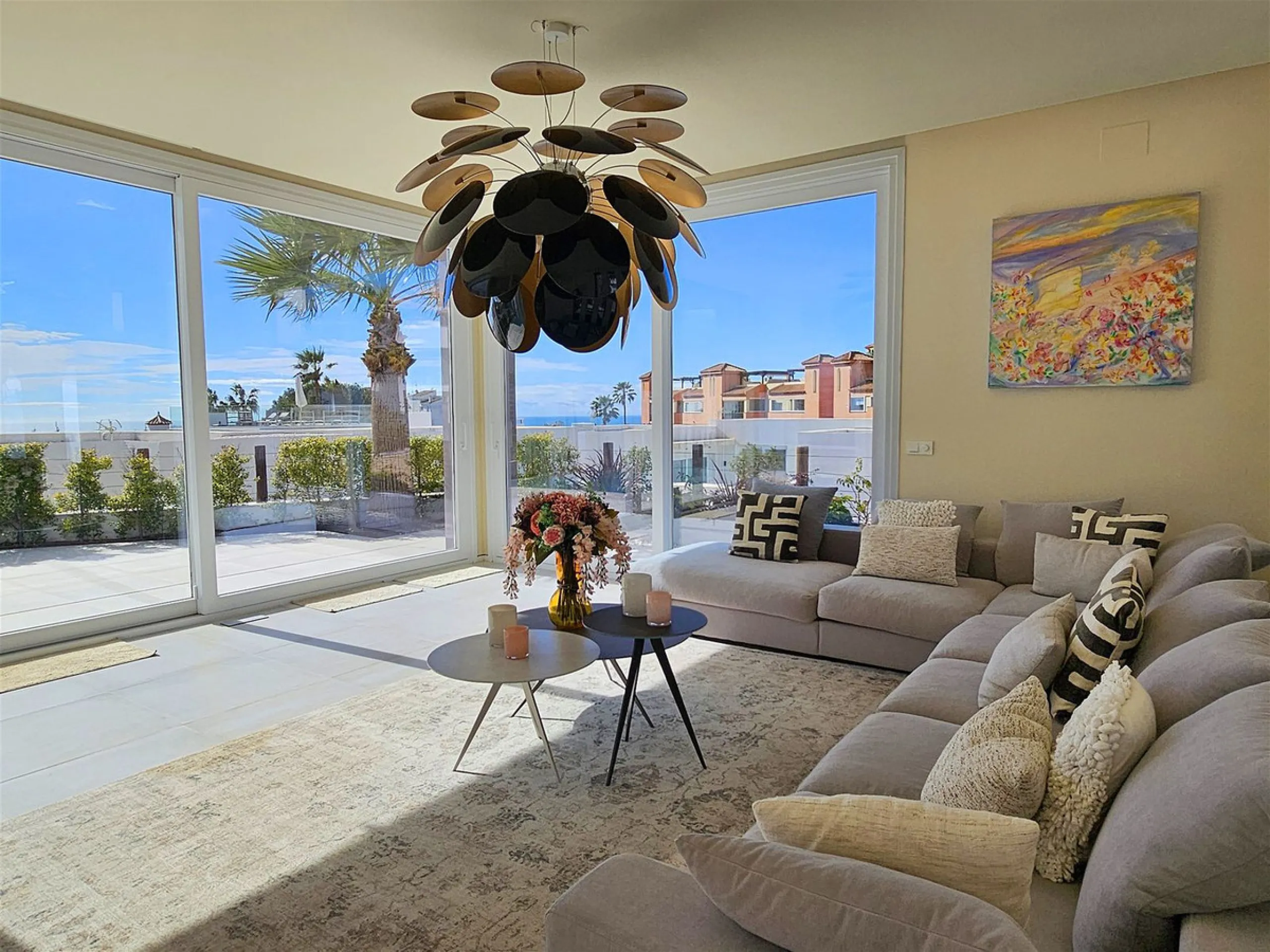 Completed in 2021, this beautifully presented 5 bedroom, 5.5 bathroom contemporary villa sits within a secure gated community in lower Riviera del Sol, just 1.2 km (15 minutes walk) from the beach, shops, and restaurants of Riviera and neighbouring Calaho