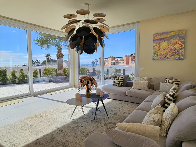 Completed in 2021, this beautifully presented 5 bedroom, 5.5 bathroom contemporary villa sits within a secure gated community in lower Riviera del Sol, just 1.2 km (15 minutes walk) from the beach, shops, and restaurants of Riviera and neighbouring Calaho