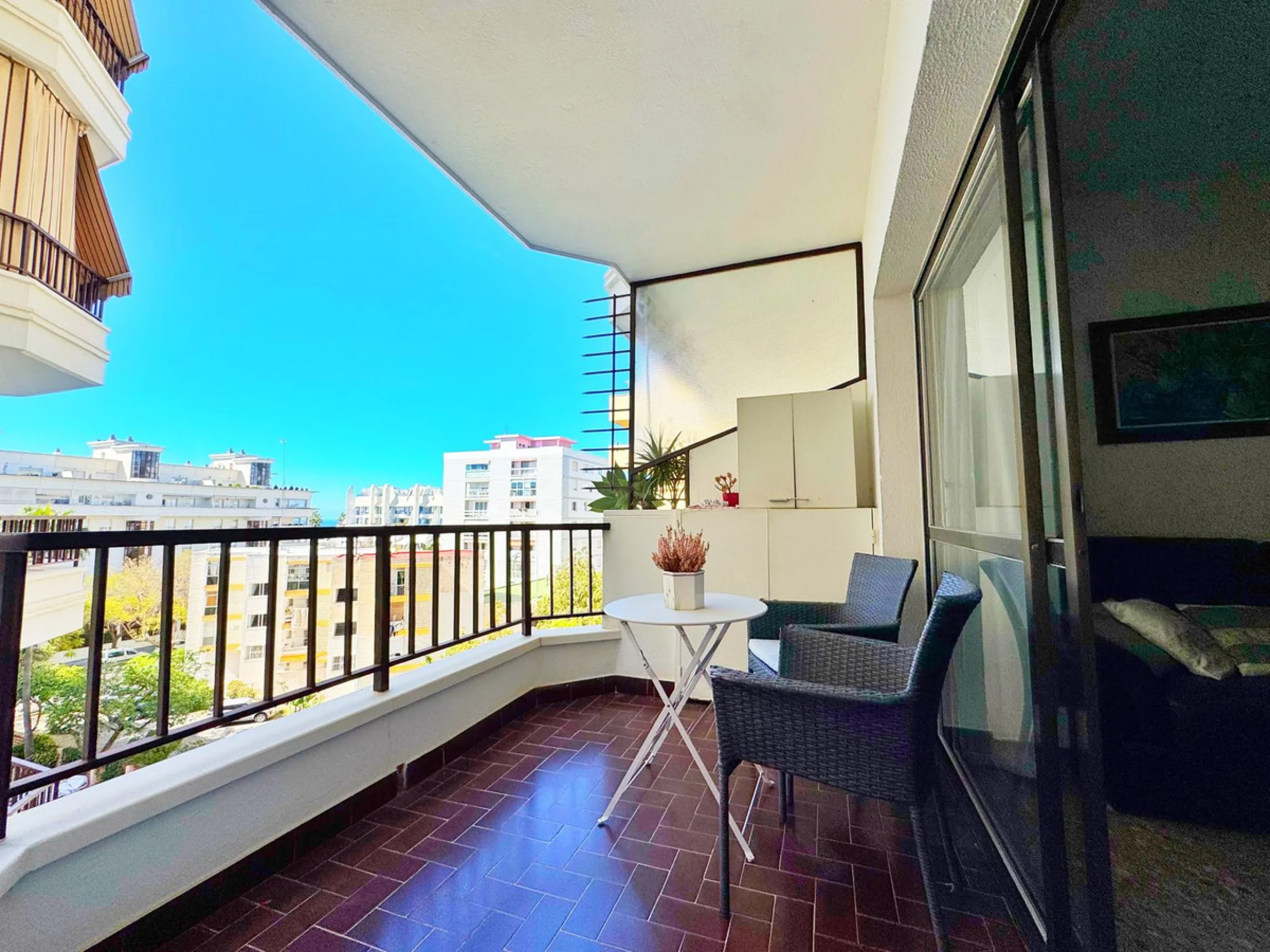 Apartment - Middle Floor Apartment в продаже в Marbella, Málaga. В доме 2 спален и 1 ванных комнат. Площадь дома 90 м²